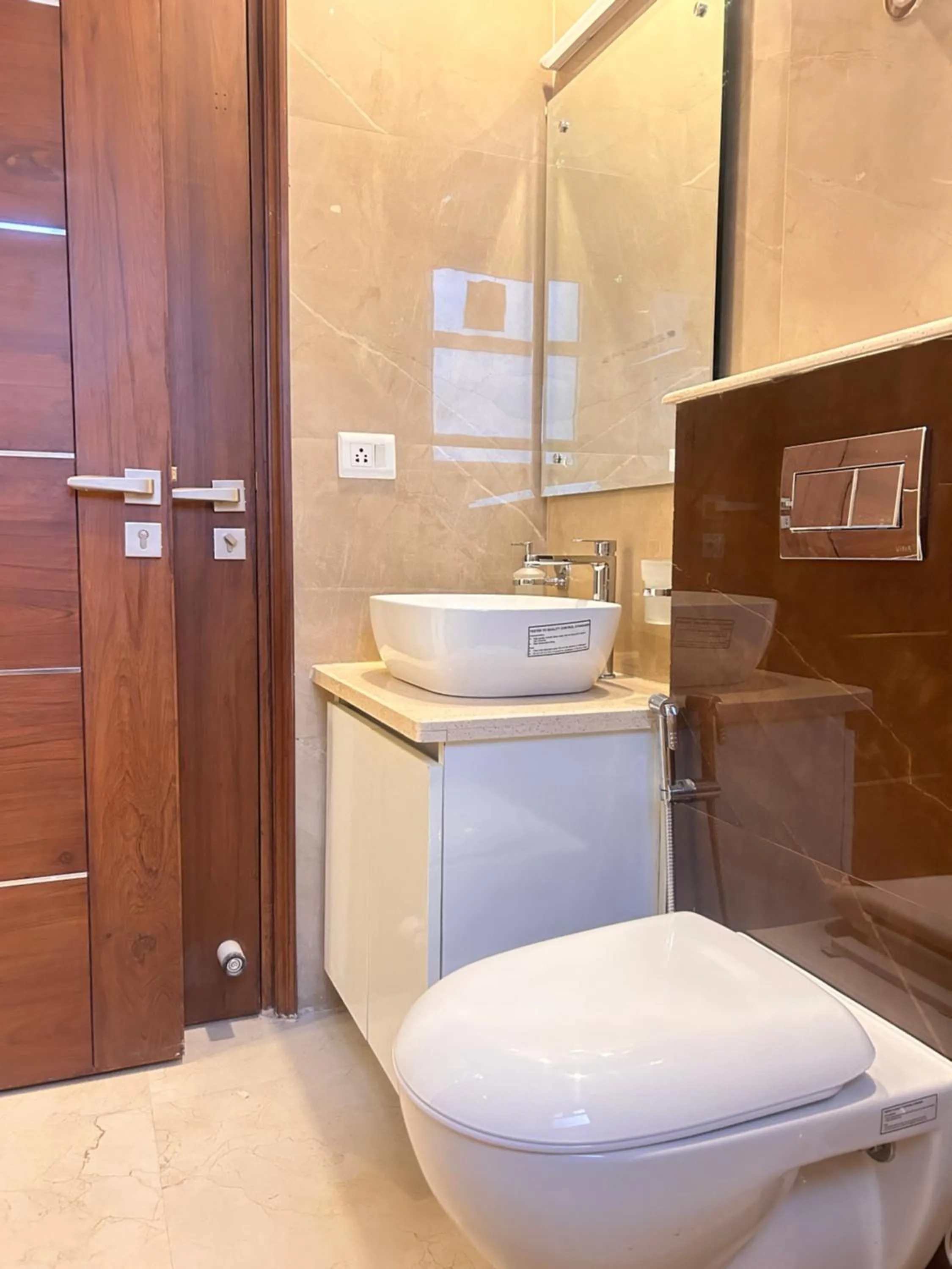 Bathroom in Lime Tree 1BHK Serviced Apartment - Medanta Medicity, Gurgaon