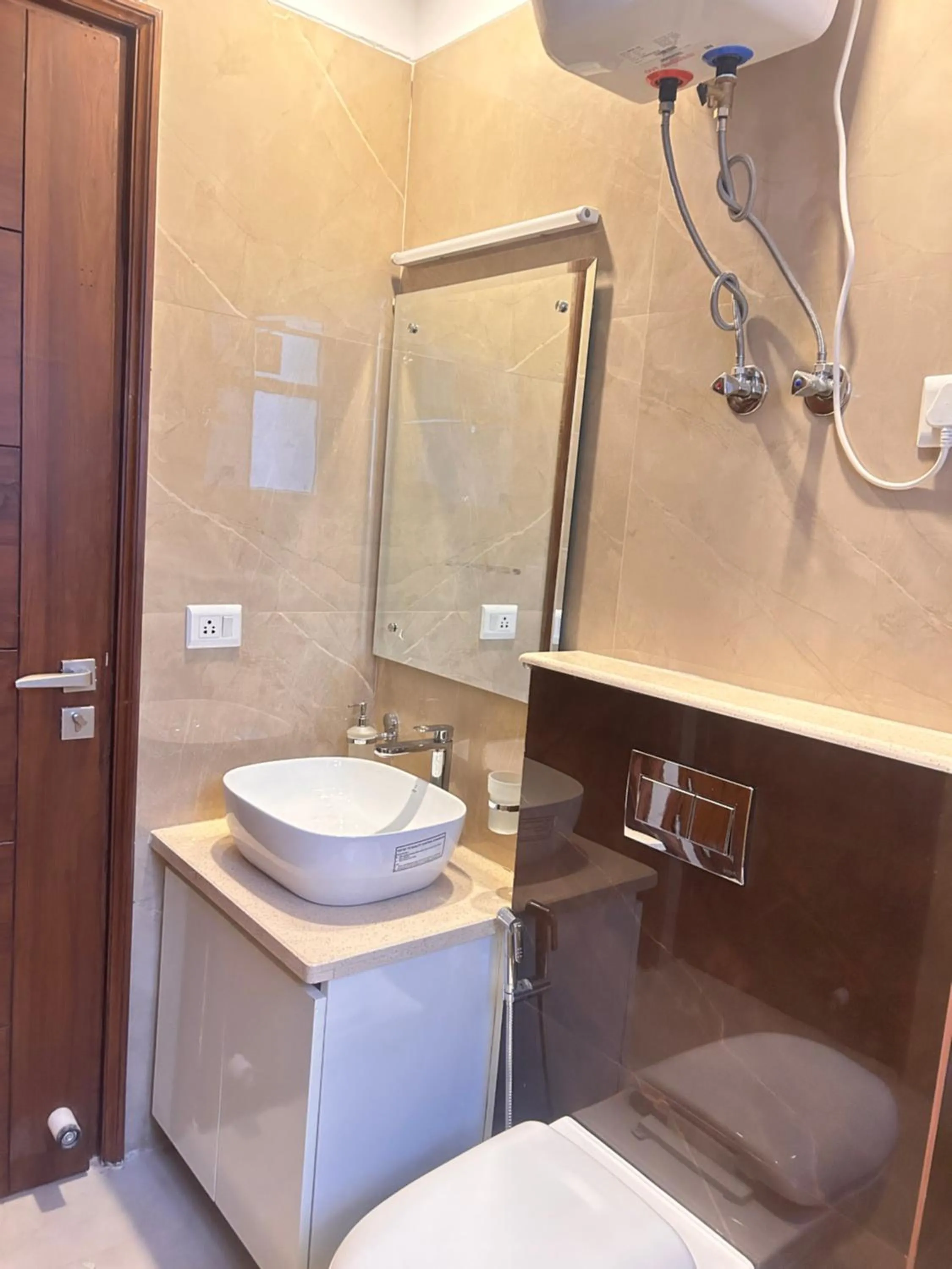 Bathroom in Lime Tree 1BHK Serviced Apartment - Medanta Medicity, Gurgaon