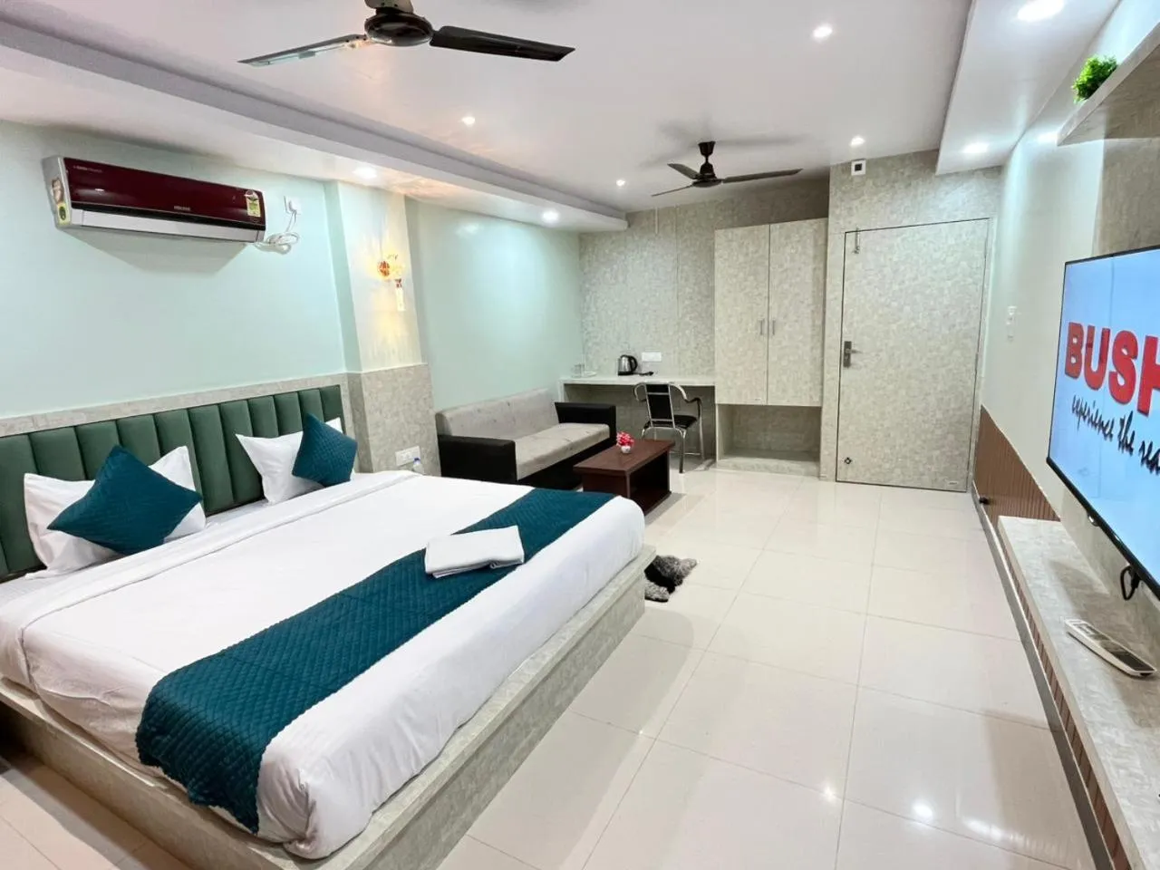 Bedroom, Bed in Hotel Soneva Inn