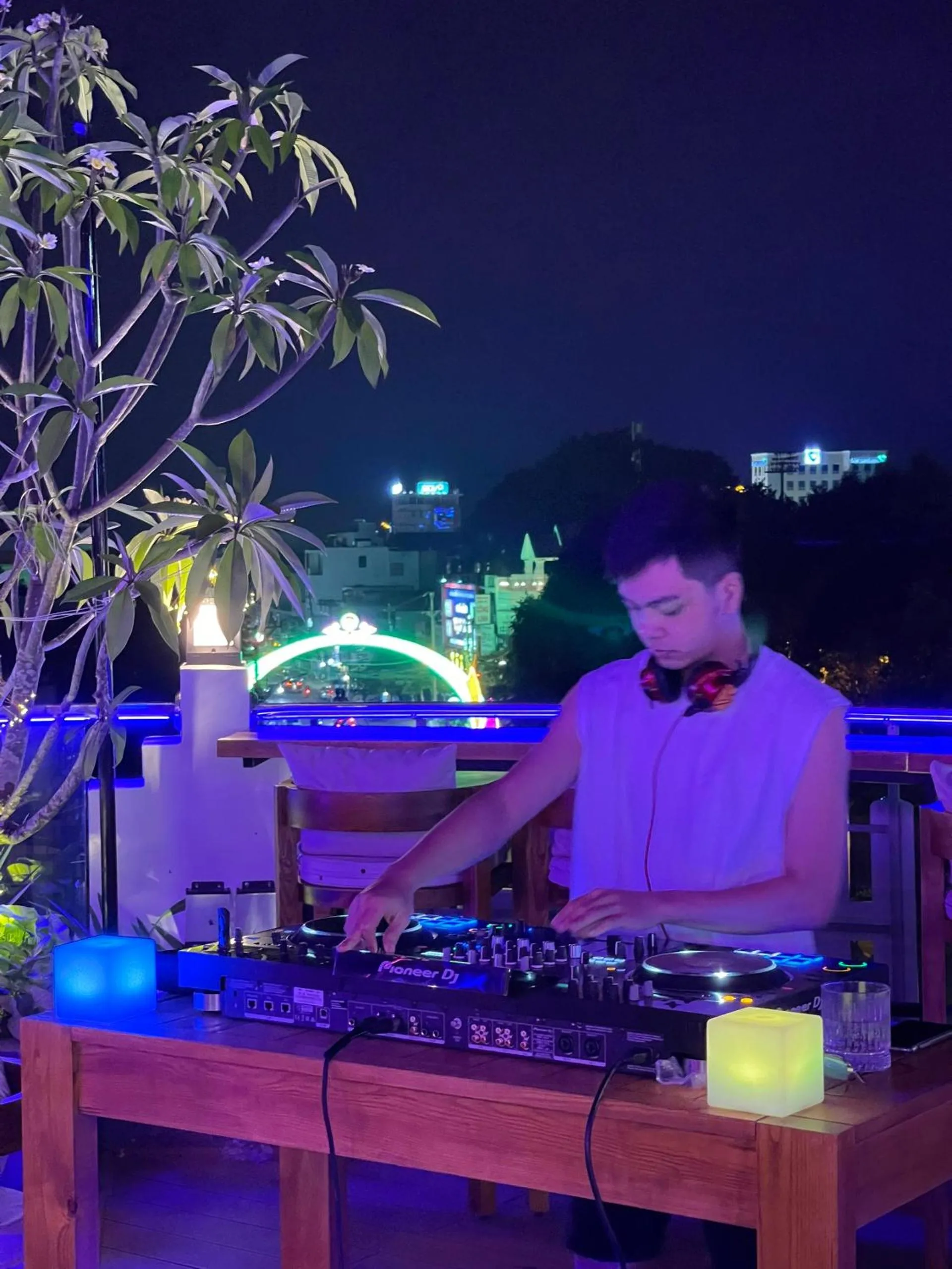 Nightclub / DJ in Ngon Avatar Hotel