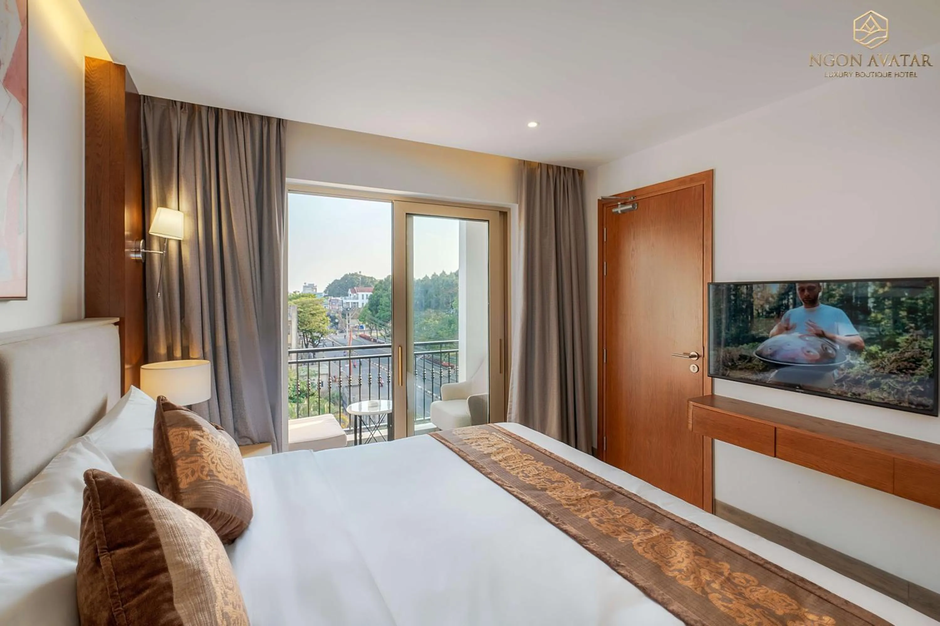 Bed in Ngon Avatar Hotel