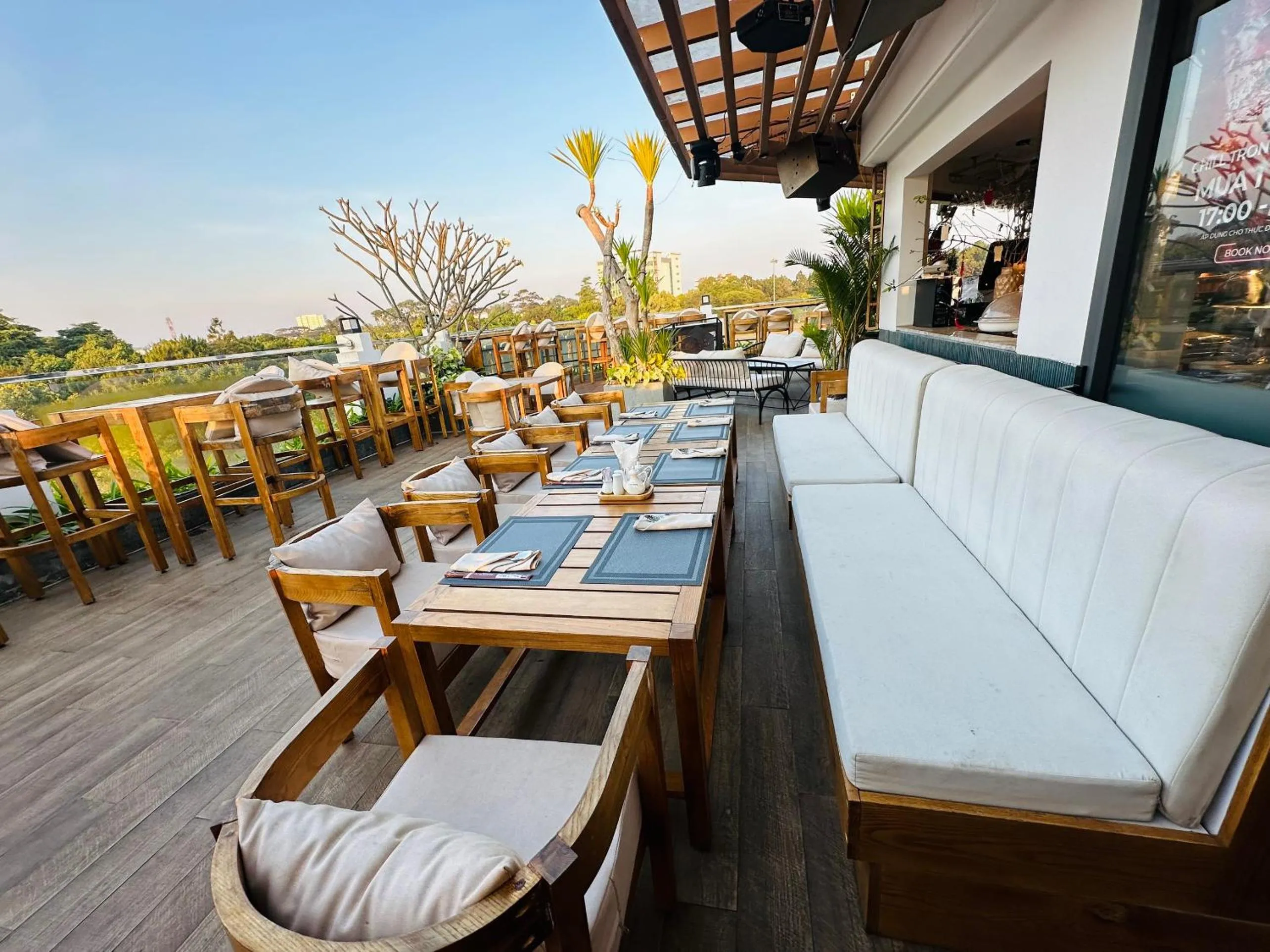 Restaurant/places to eat in Ngon Avatar Hotel