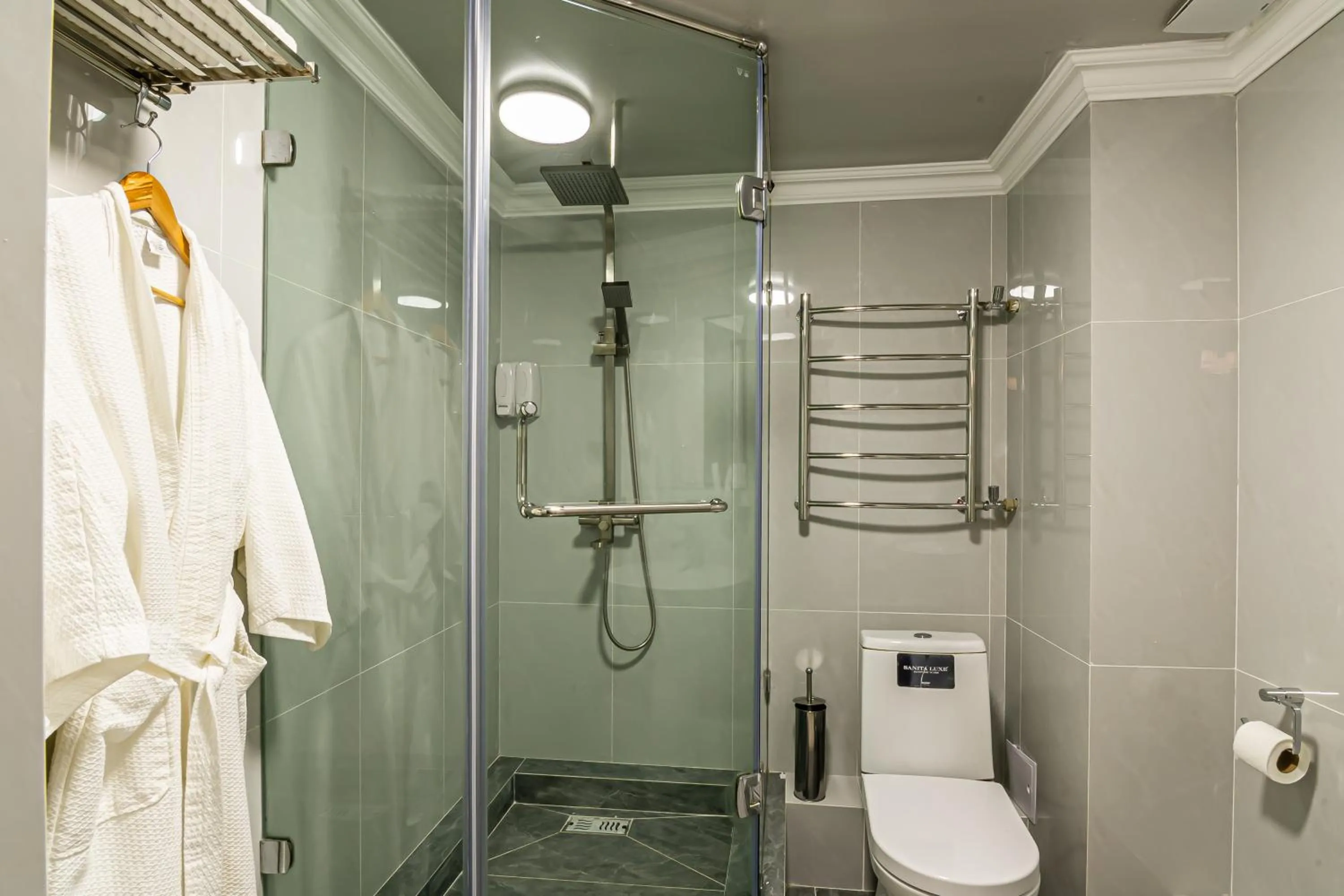 Shower in Oscar Hotel by AG Hotels Group