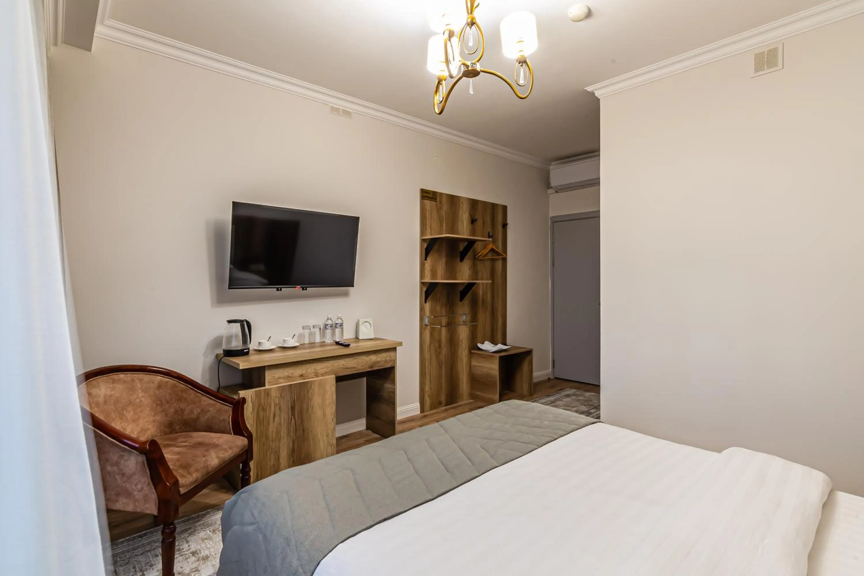 TV and multimedia, Bed in Oscar Hotel by AG Hotels Group