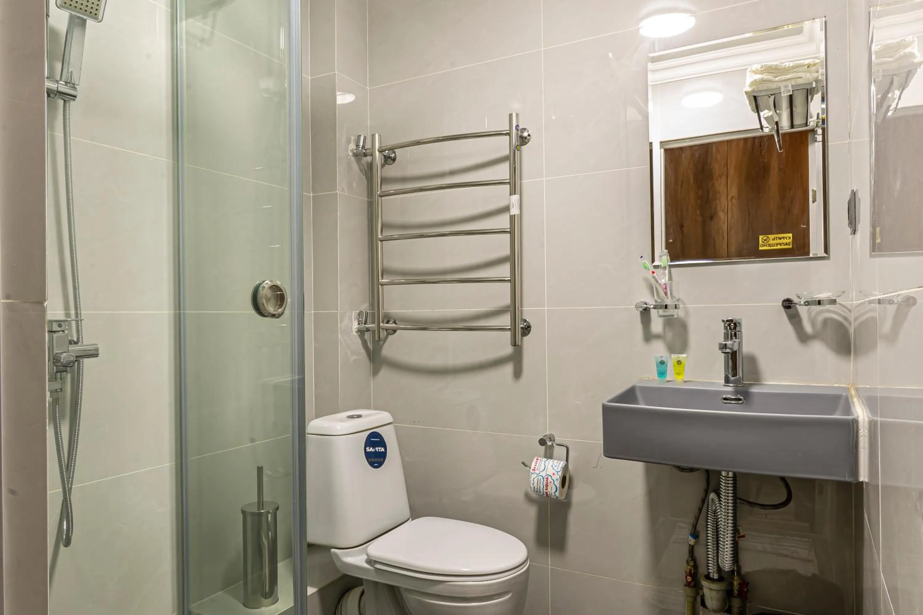 Shower in Oscar Hotel by AG Hotels Group