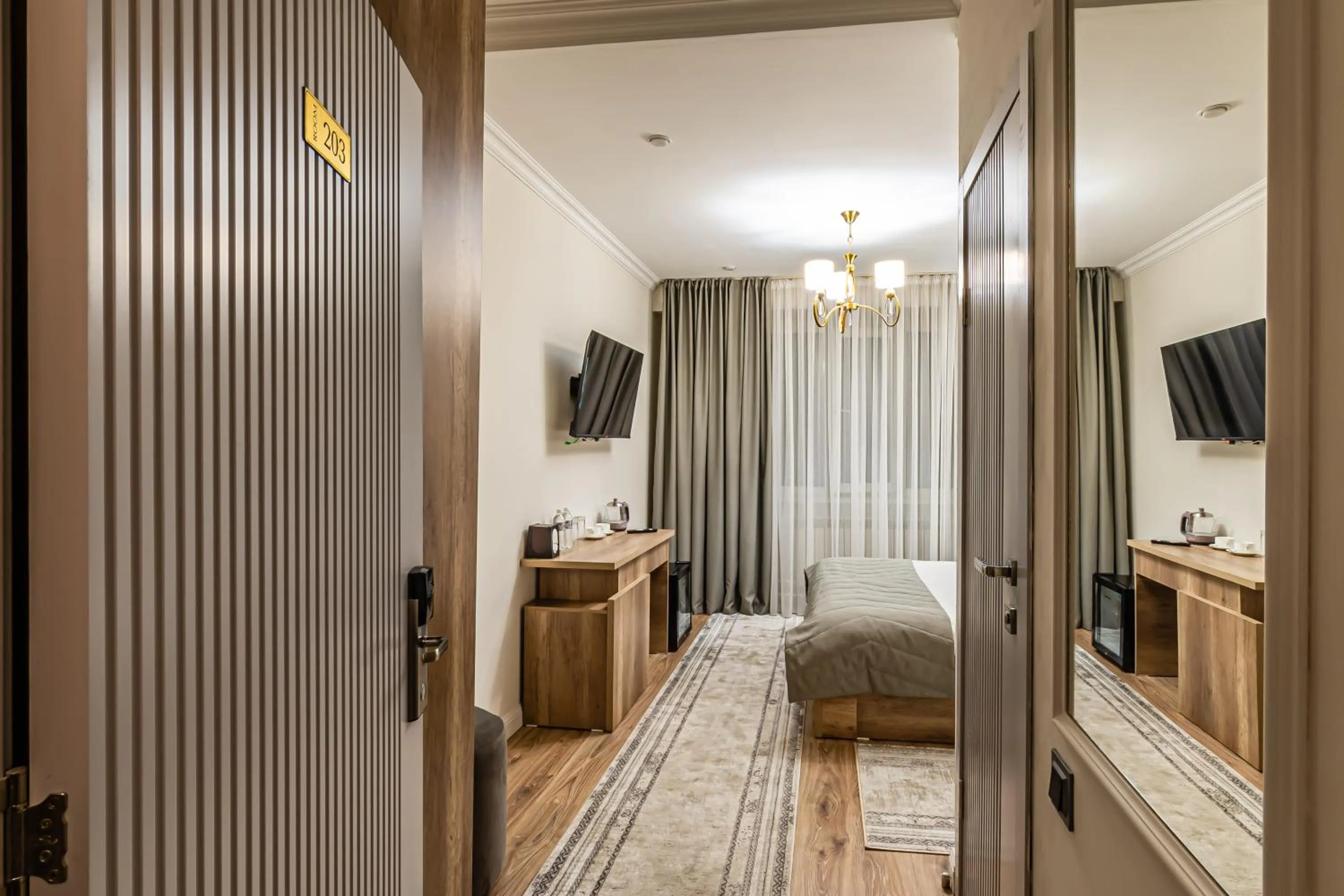 TV and multimedia, Bed in Oscar Hotel by AG Hotels Group