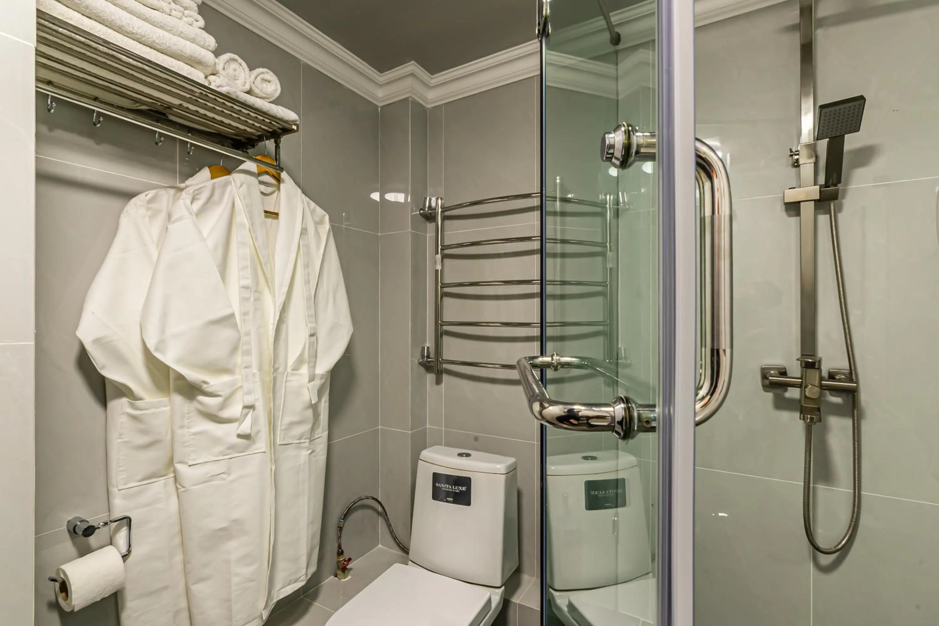 Shower in Oscar Hotel by AG Hotels Group