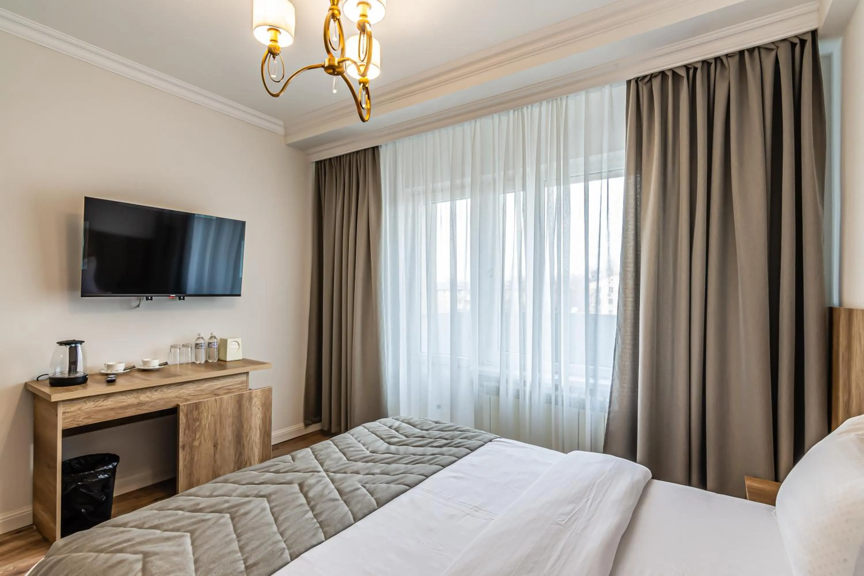 TV and multimedia, Bed in Oscar Hotel by AG Hotels Group
