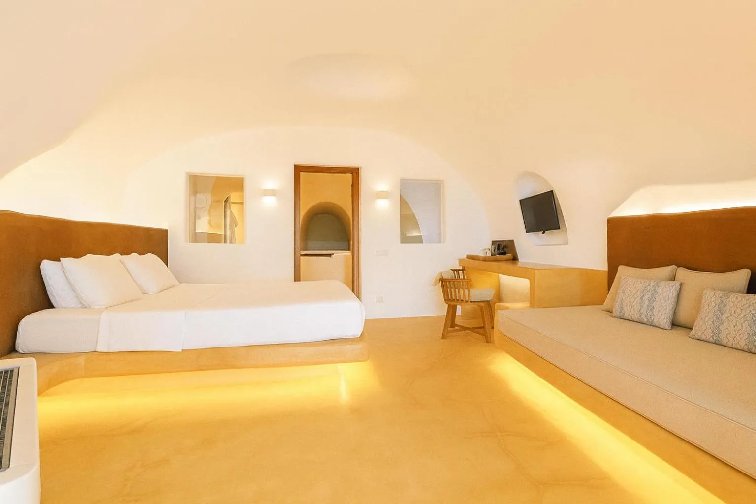 Bedroom, Bed in Chic Hotel Santorini