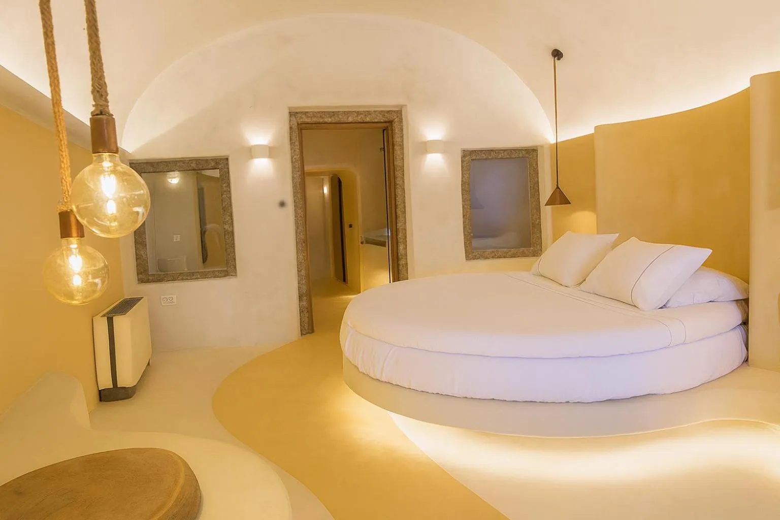 Photo of the whole room, Bed in Chic Hotel Santorini