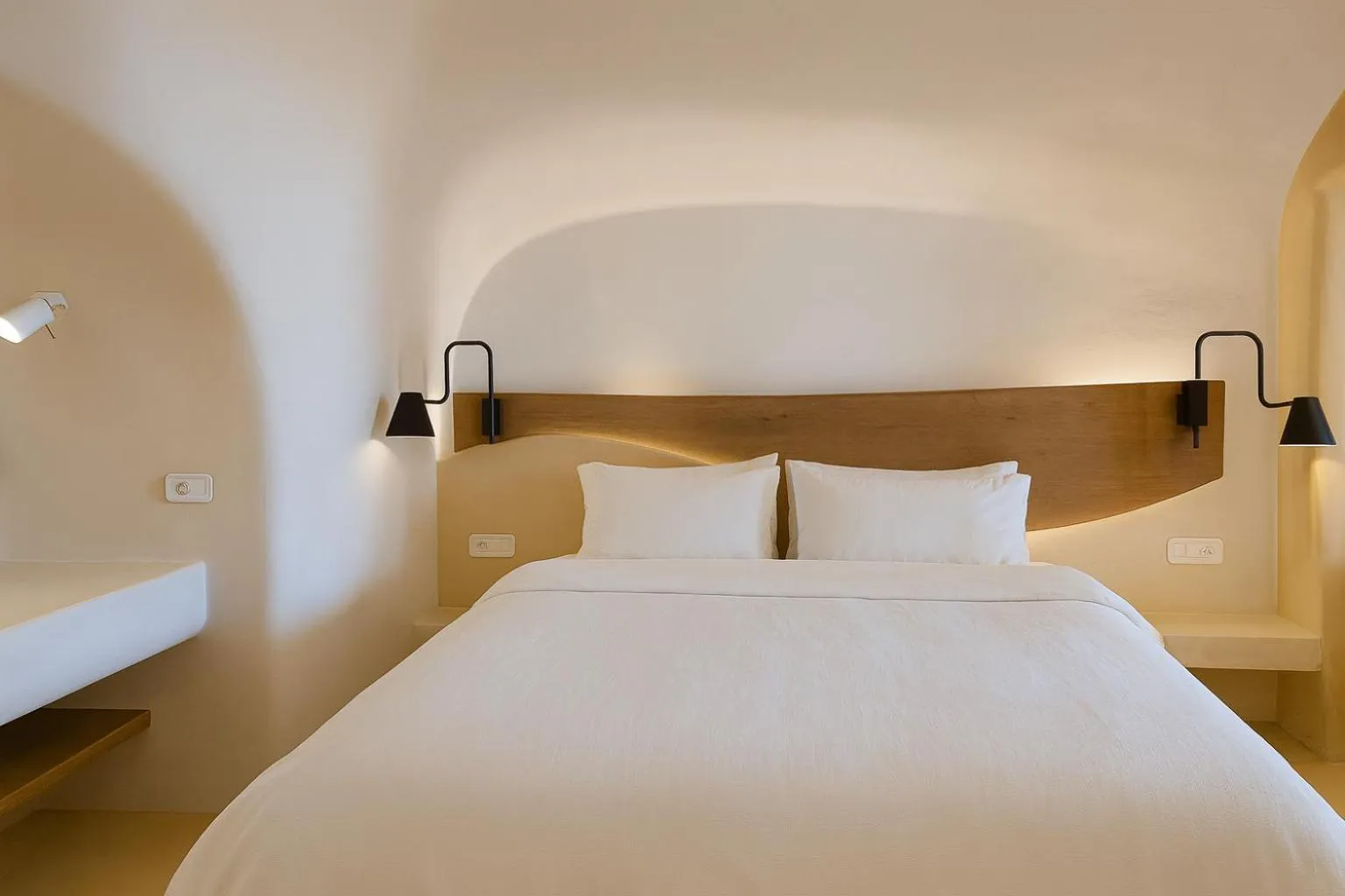 Bed in Chic Hotel Santorini