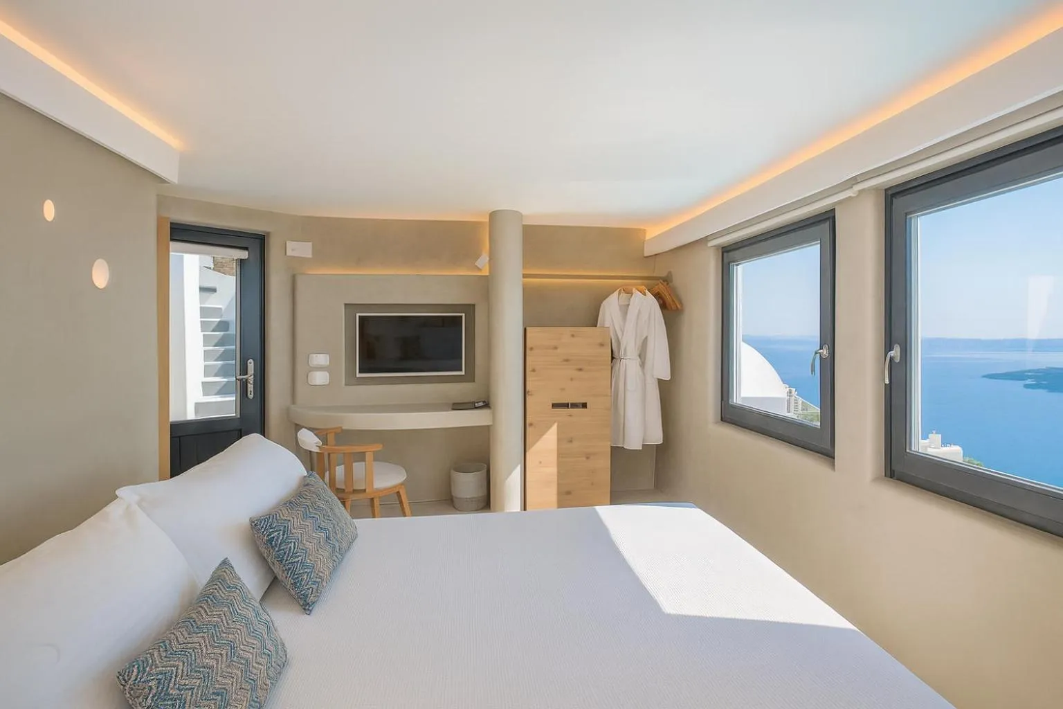 Bedroom, Bed in Chic Hotel Santorini