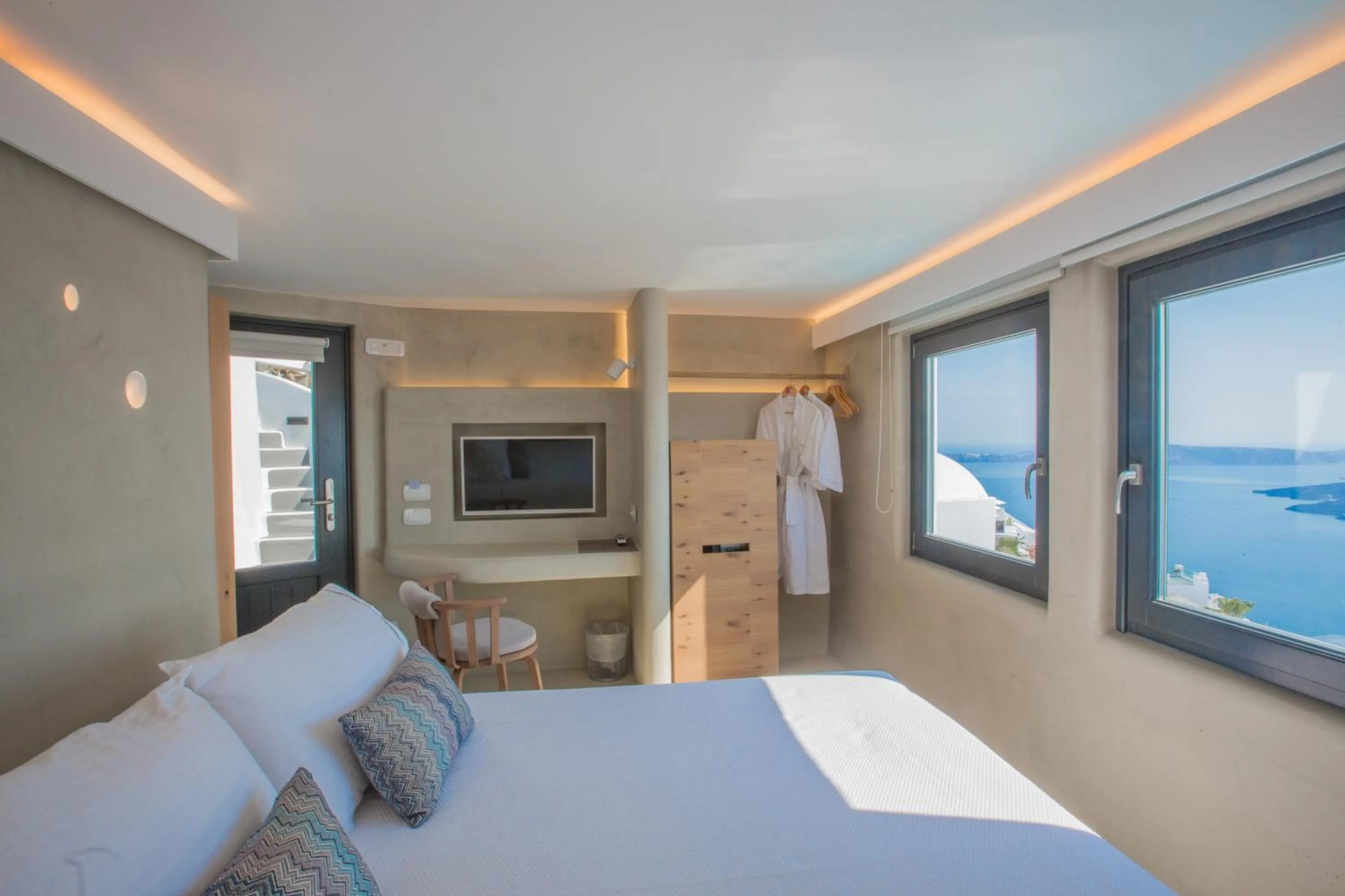 Photo of the whole room, Bed in Chic Hotel Santorini