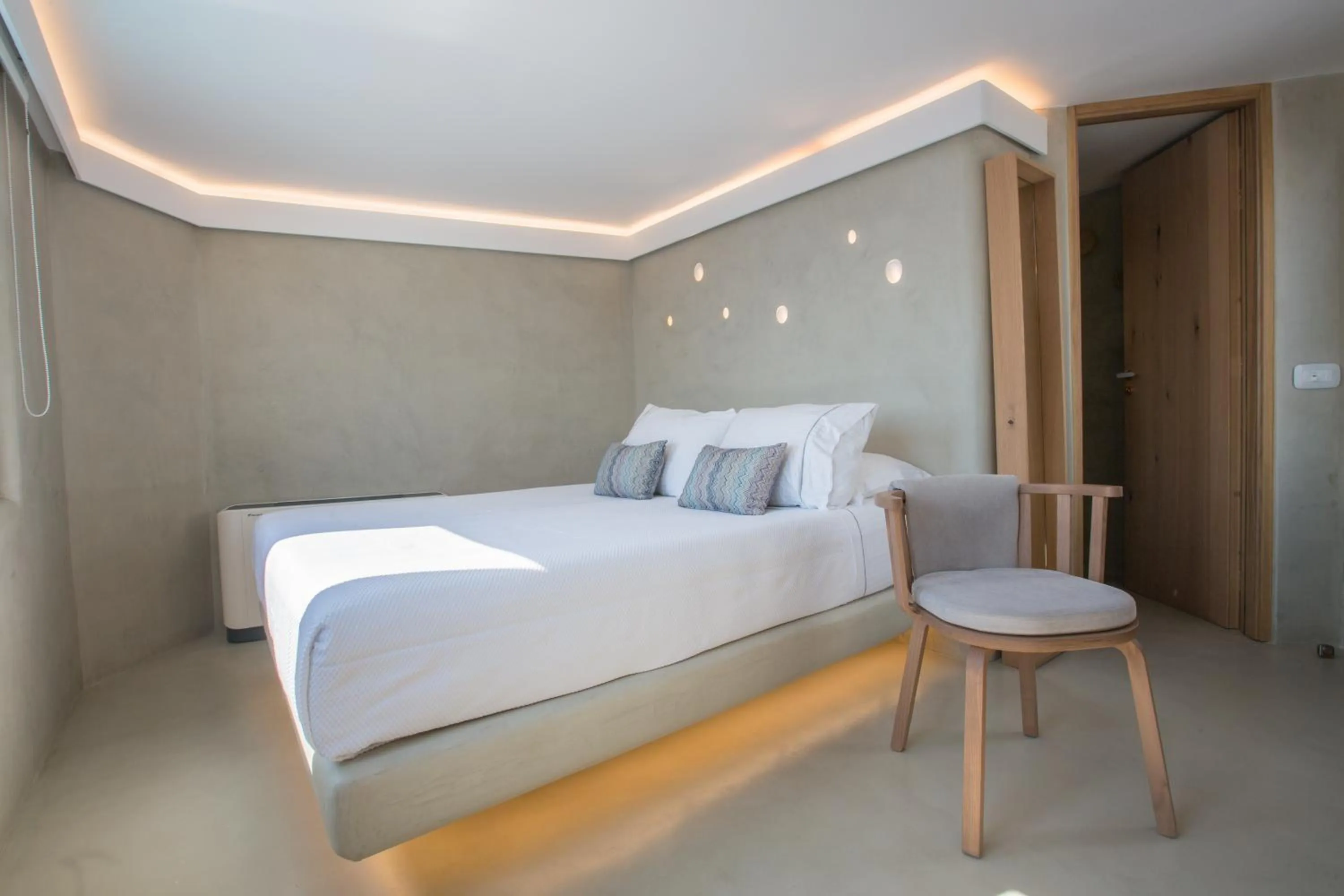 Bed in Chic Hotel Santorini