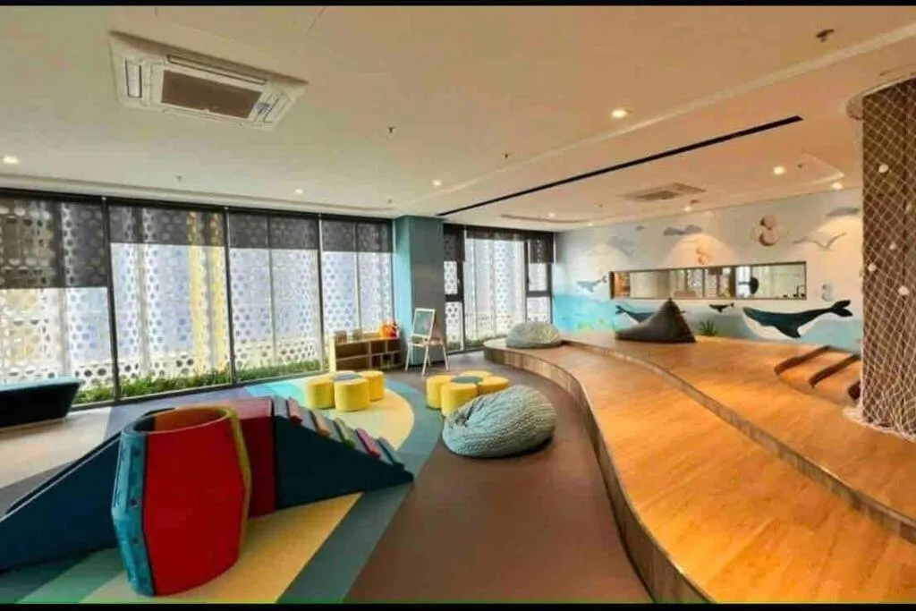 The Song, Luxury apartment