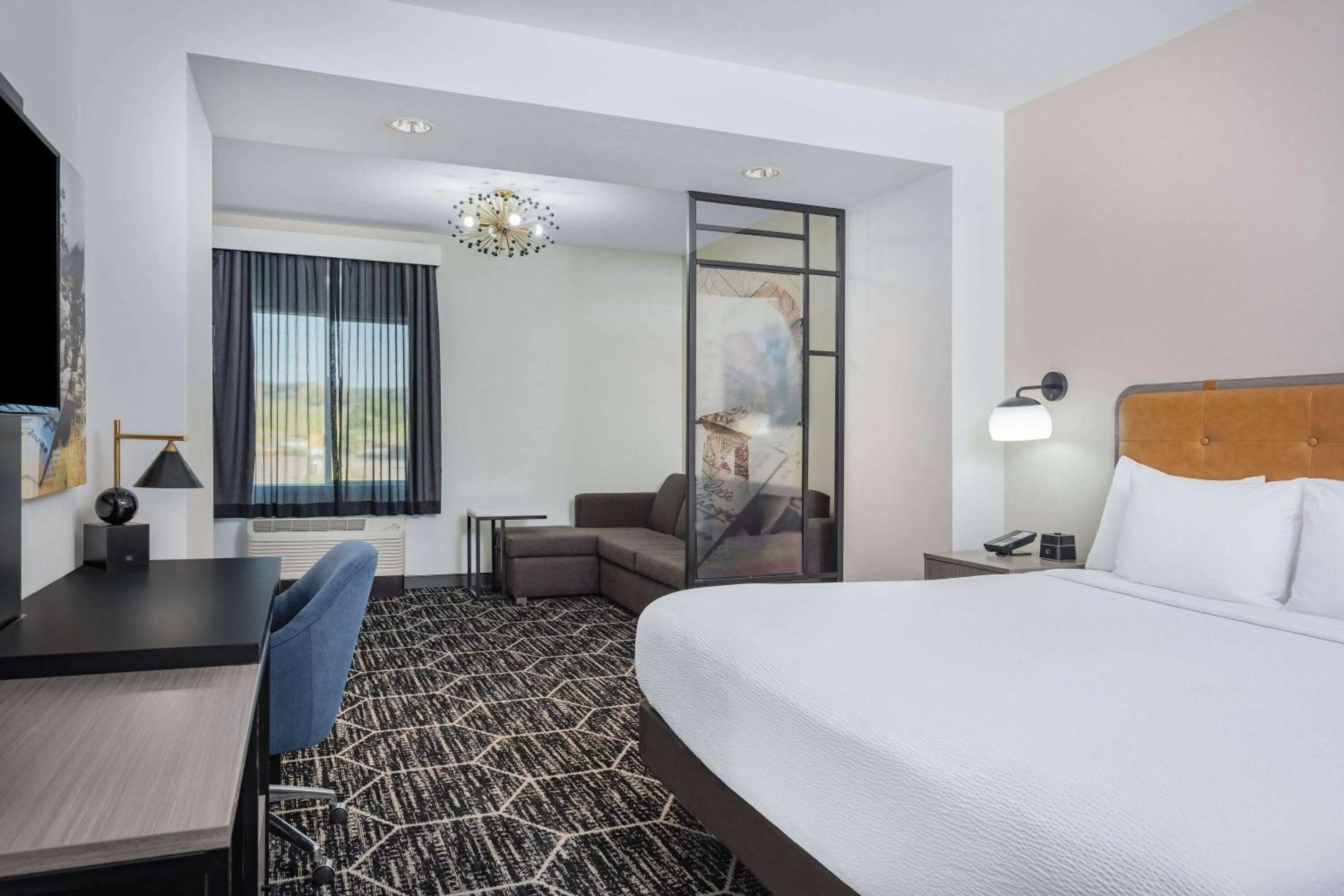 Bed in La Quinta Inn & Suites by Wyndham Yucaipa