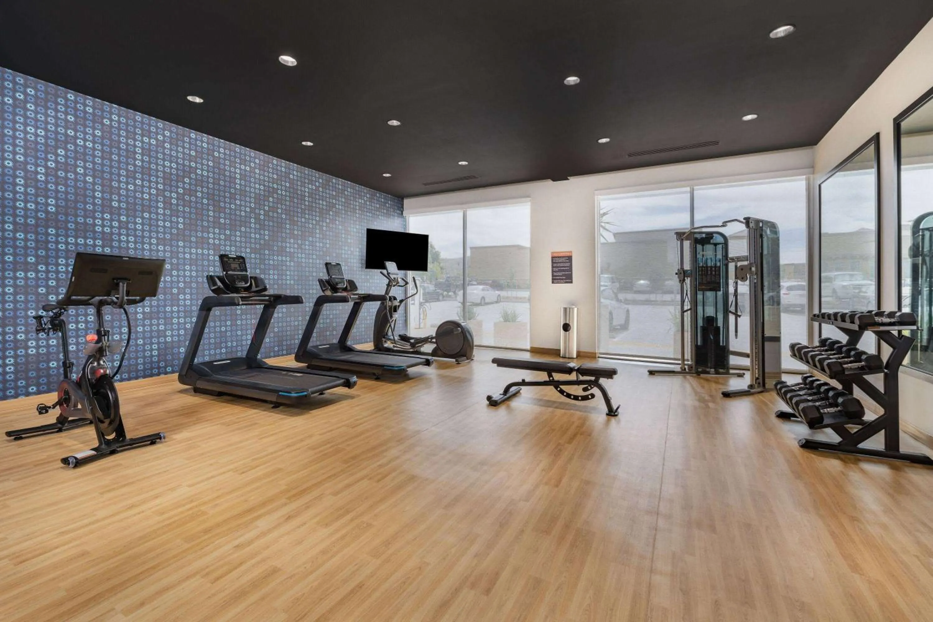 Fitness centre/facilities in La Quinta Inn & Suites by Wyndham Yucaipa