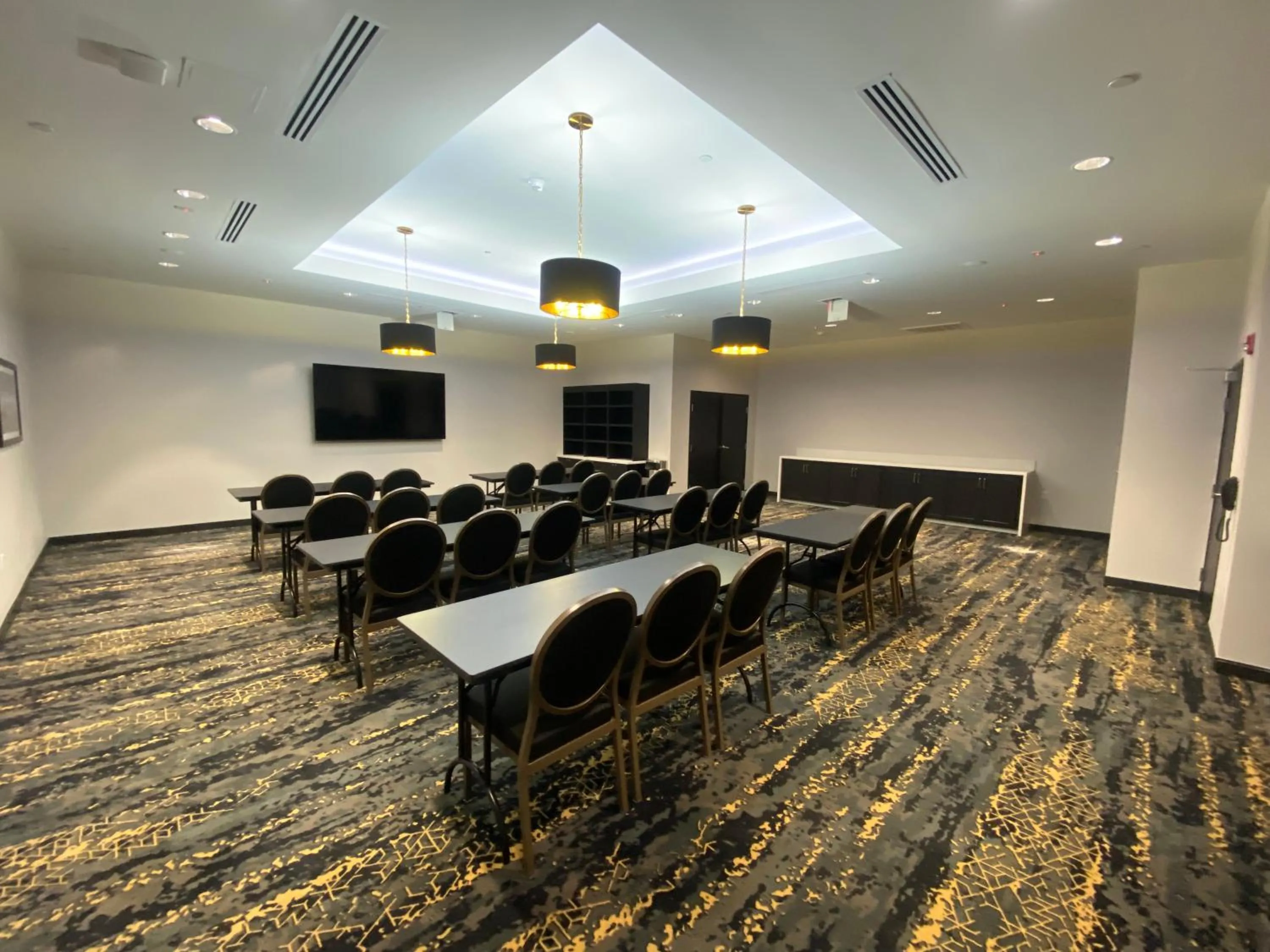 Meeting/conference room in La Quinta Inn & Suites by Wyndham Yucaipa
