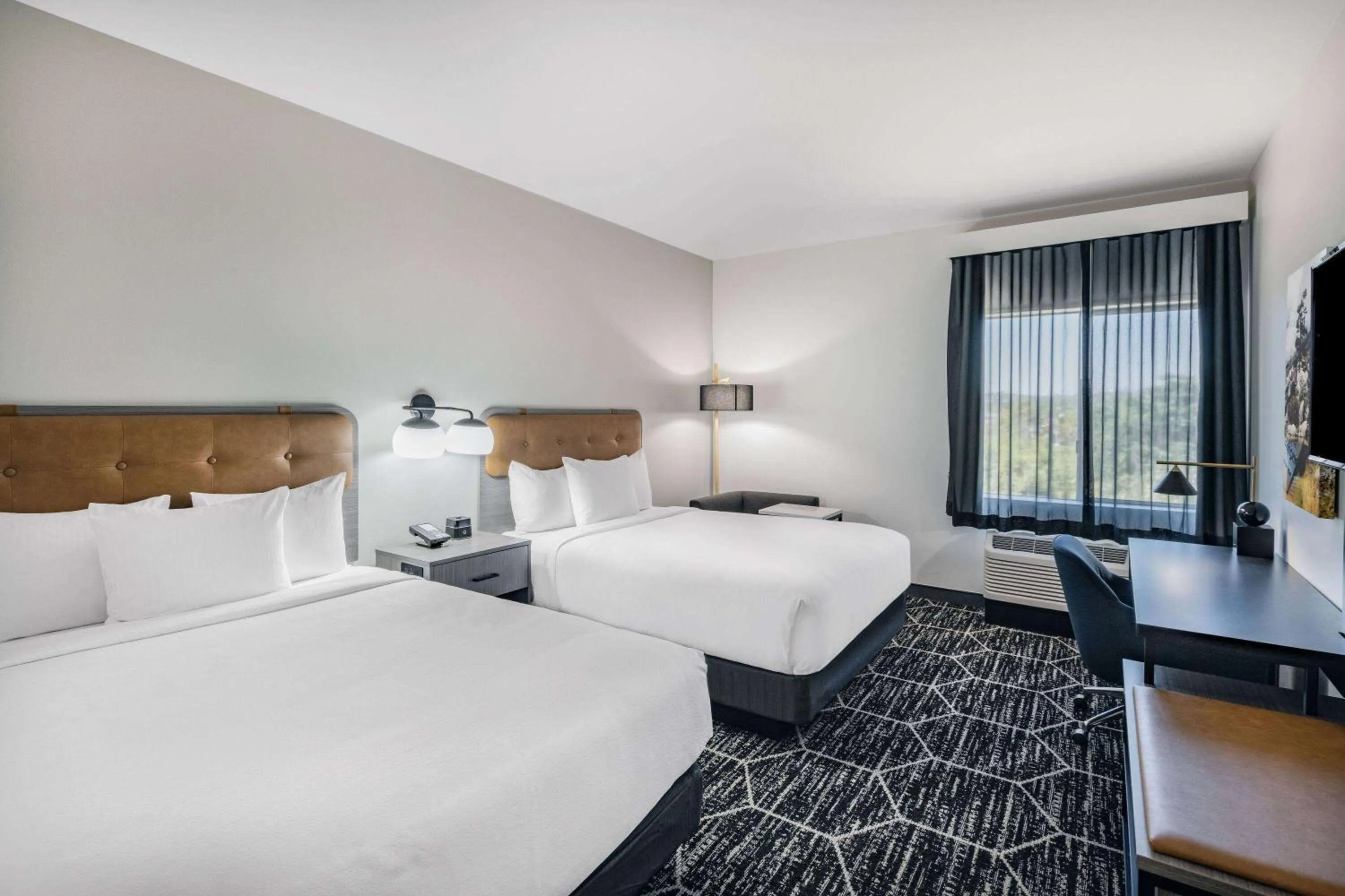 Bed in La Quinta Inn & Suites by Wyndham Yucaipa