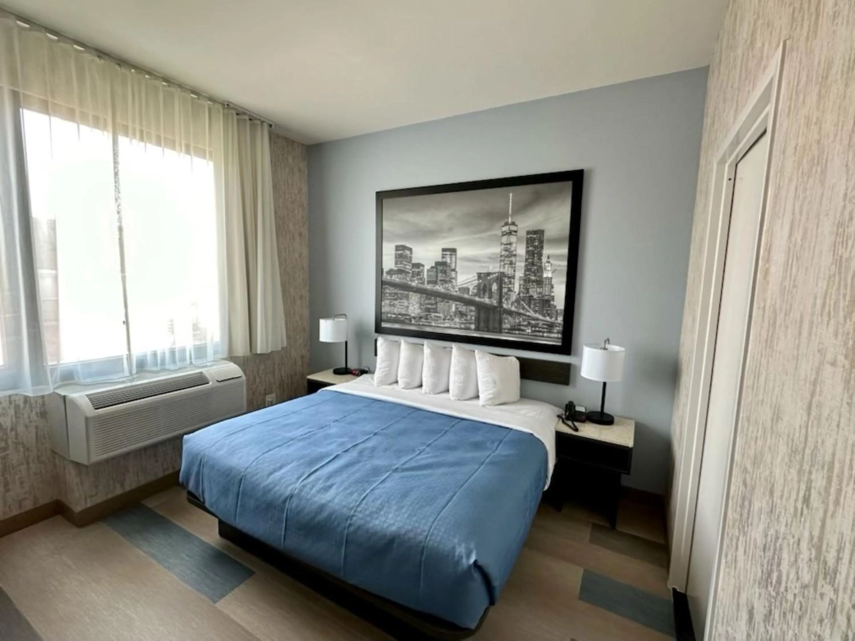 Bedroom in Super 8 by Wyndham Brooklyn Pennsylvania Ave