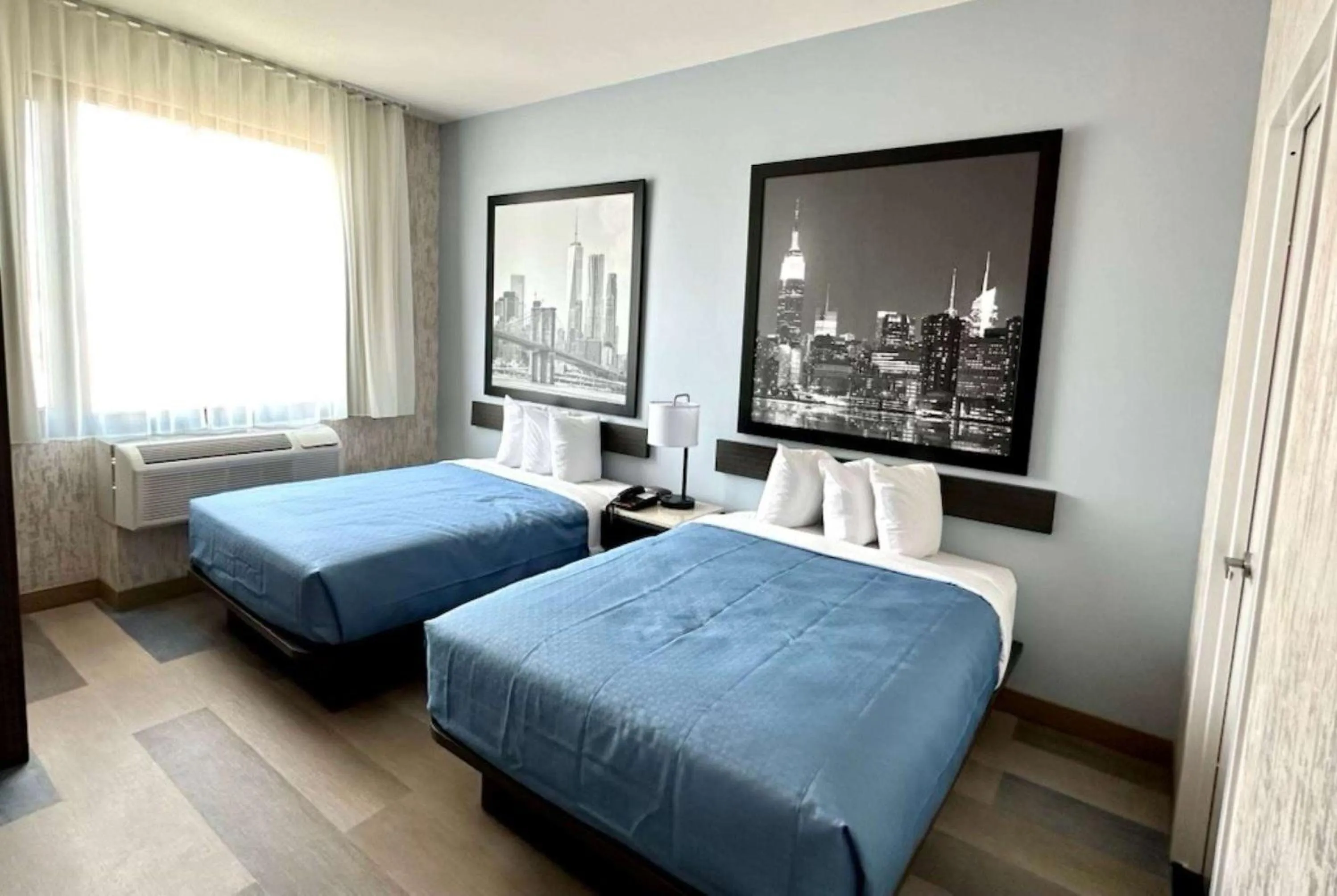 Photo of the whole room in Super 8 by Wyndham Brooklyn Pennsylvania Ave