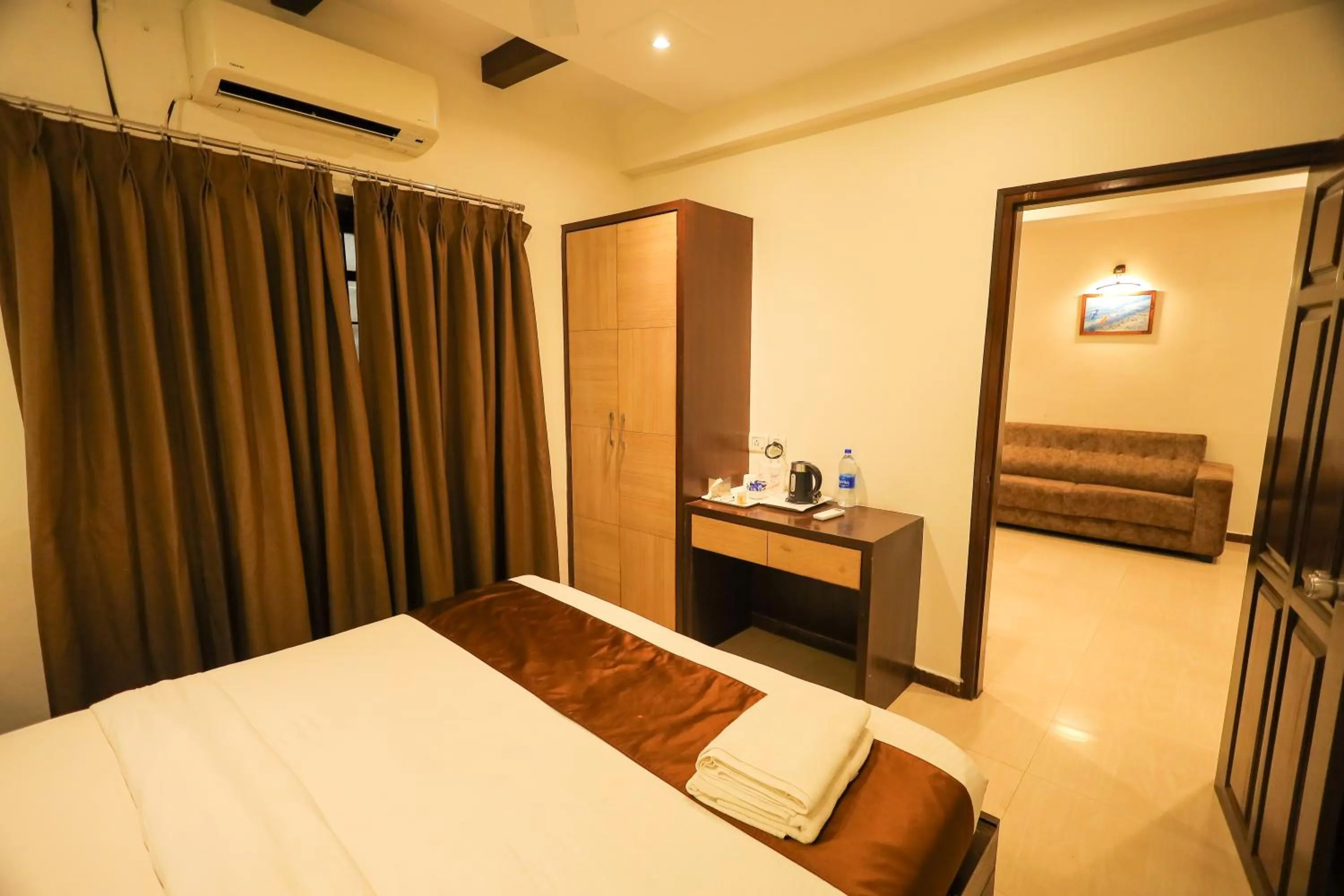 Bedroom, Bed in Hotel Plaza Heights by RAK Rooms, Mangaluru