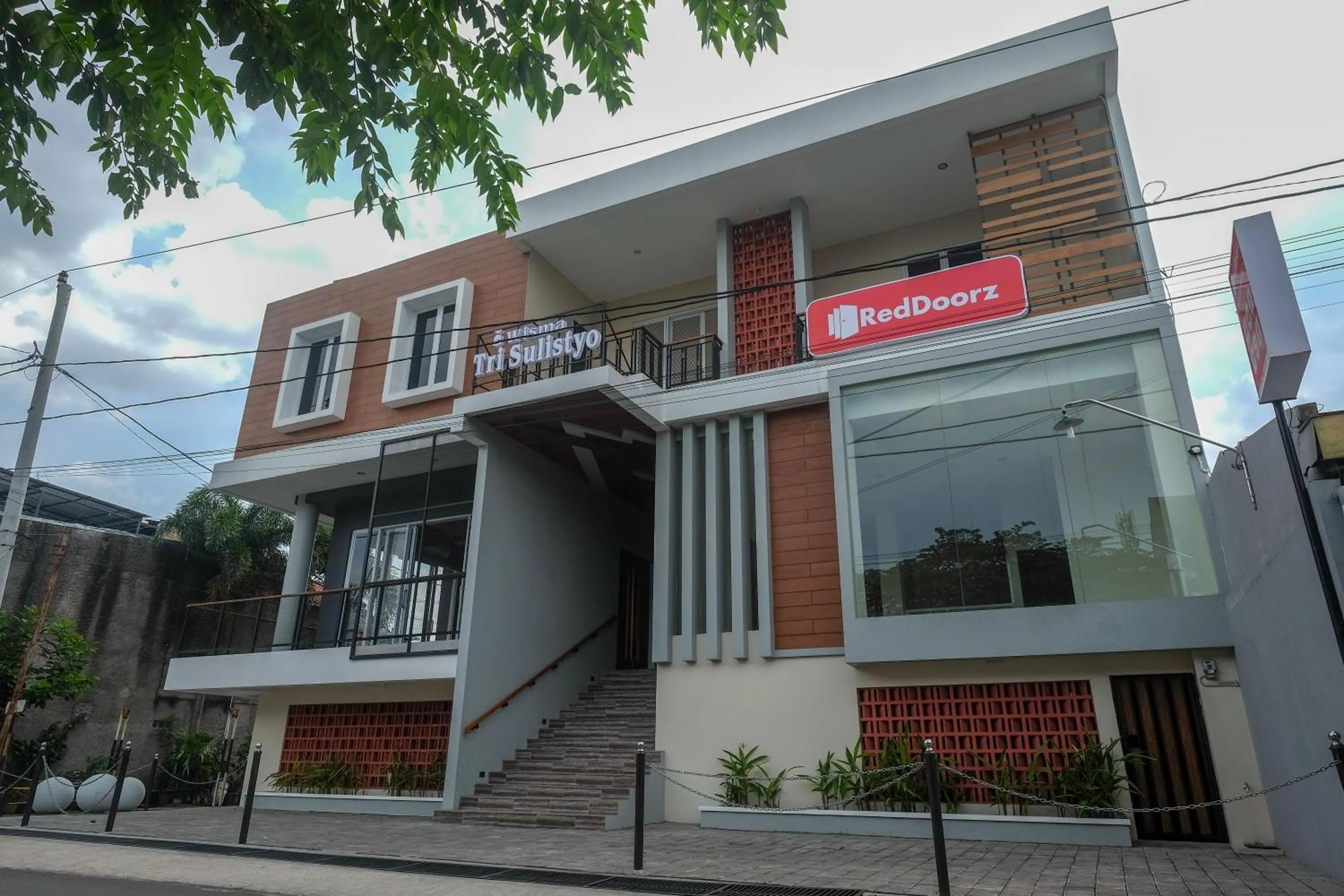 Property building in RedDoorz Plus near UMS Solo 2