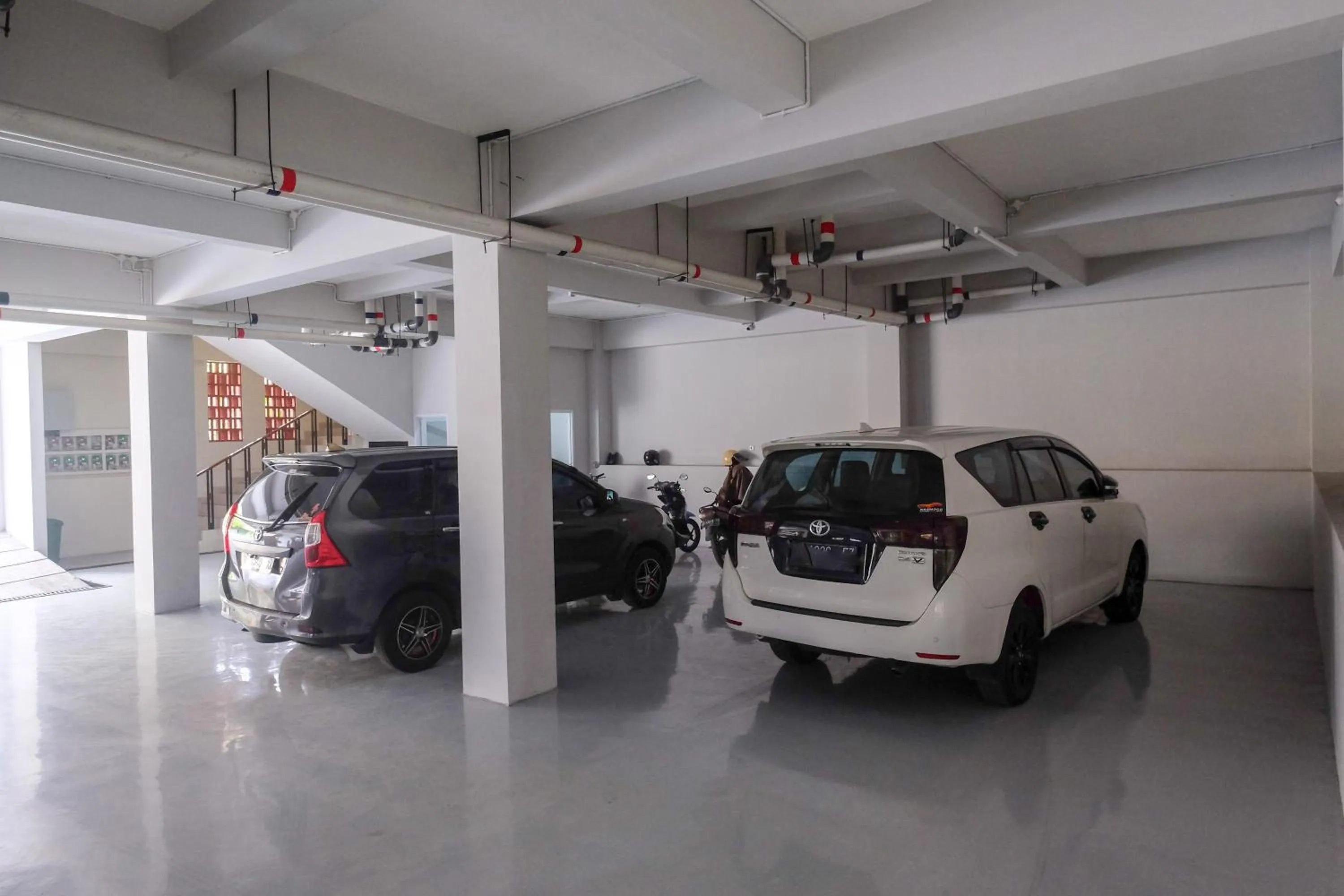 Parking in RedDoorz Plus near UMS Solo 2