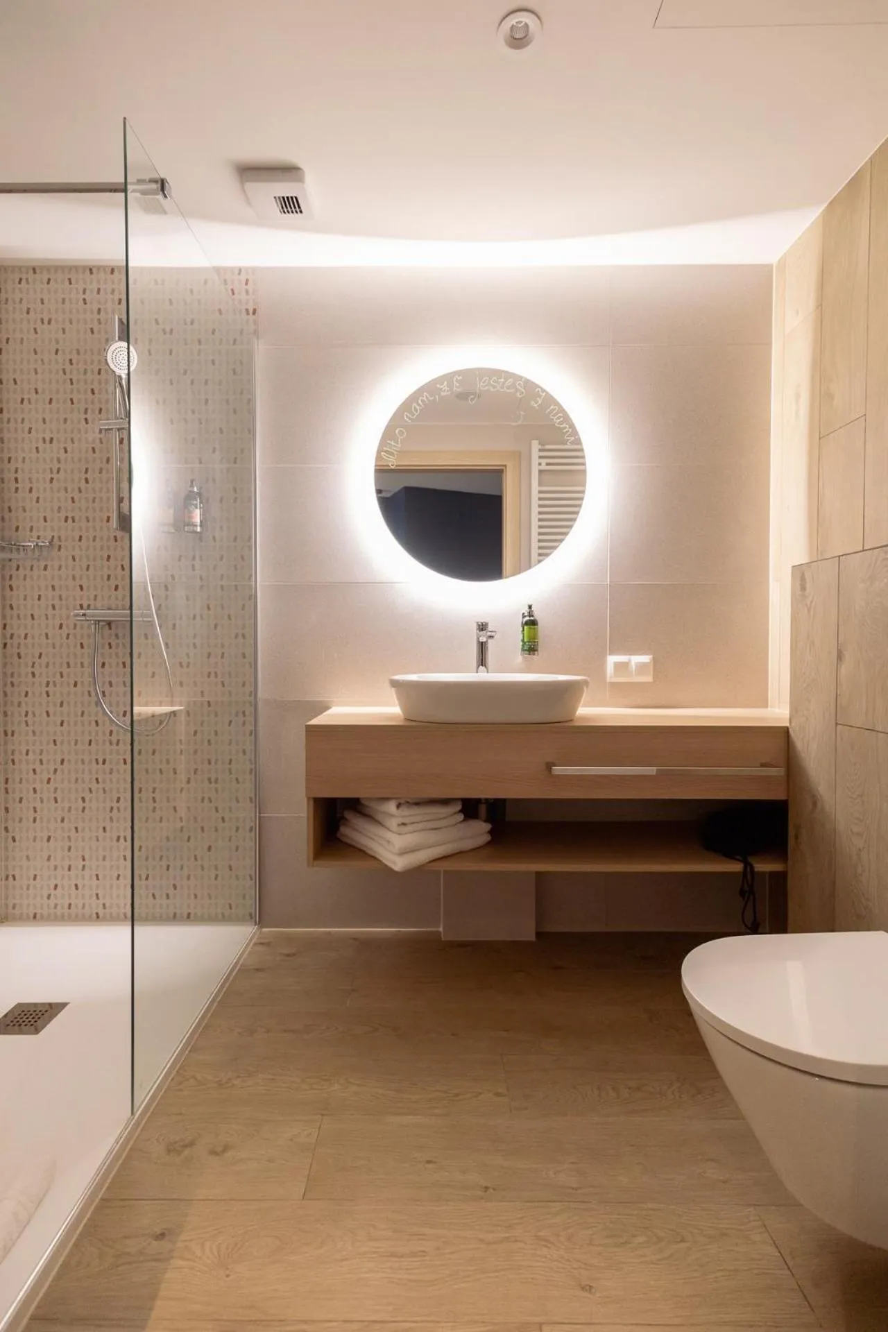 Shower in Hotel Linea Mare