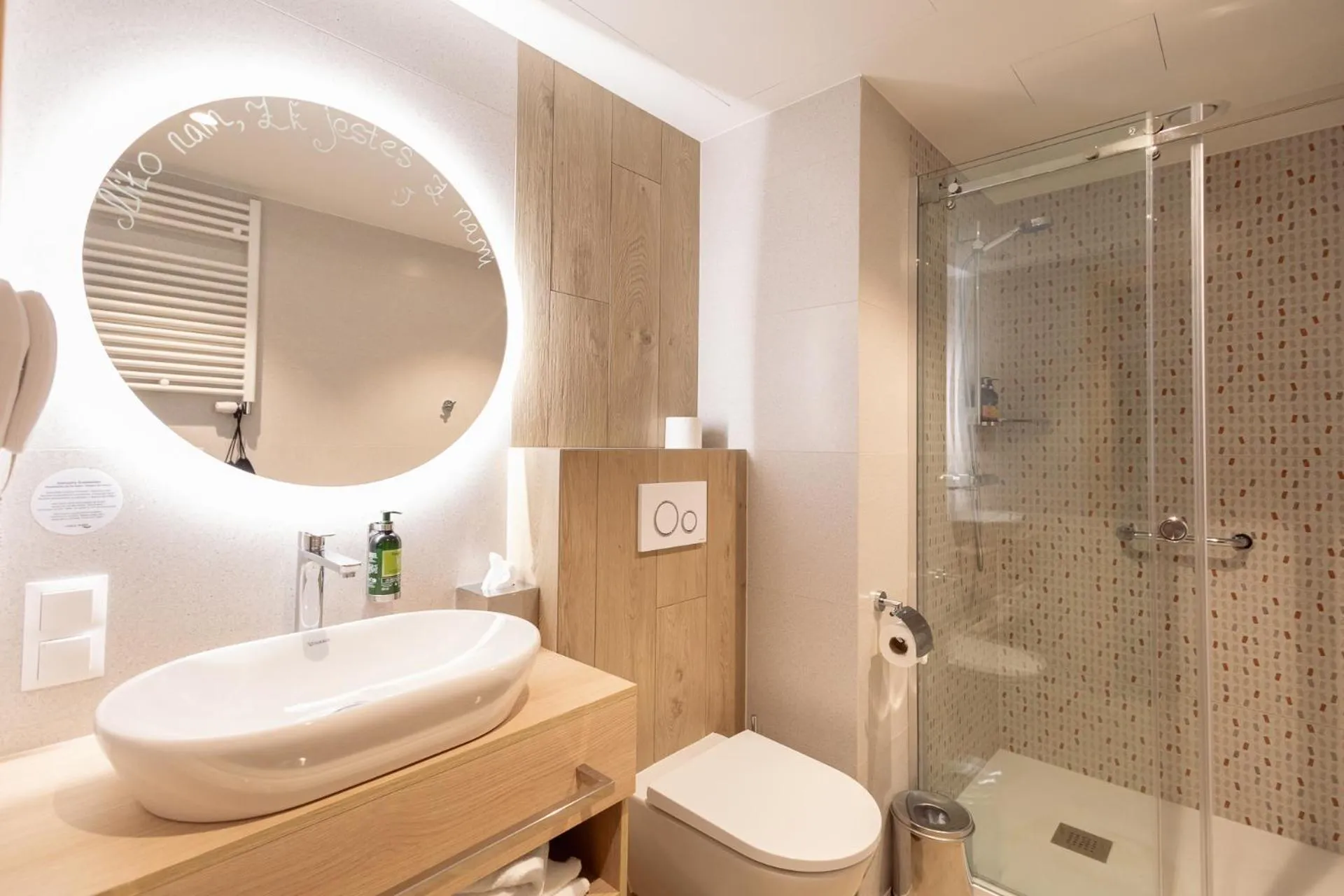 Shower in Hotel Linea Mare