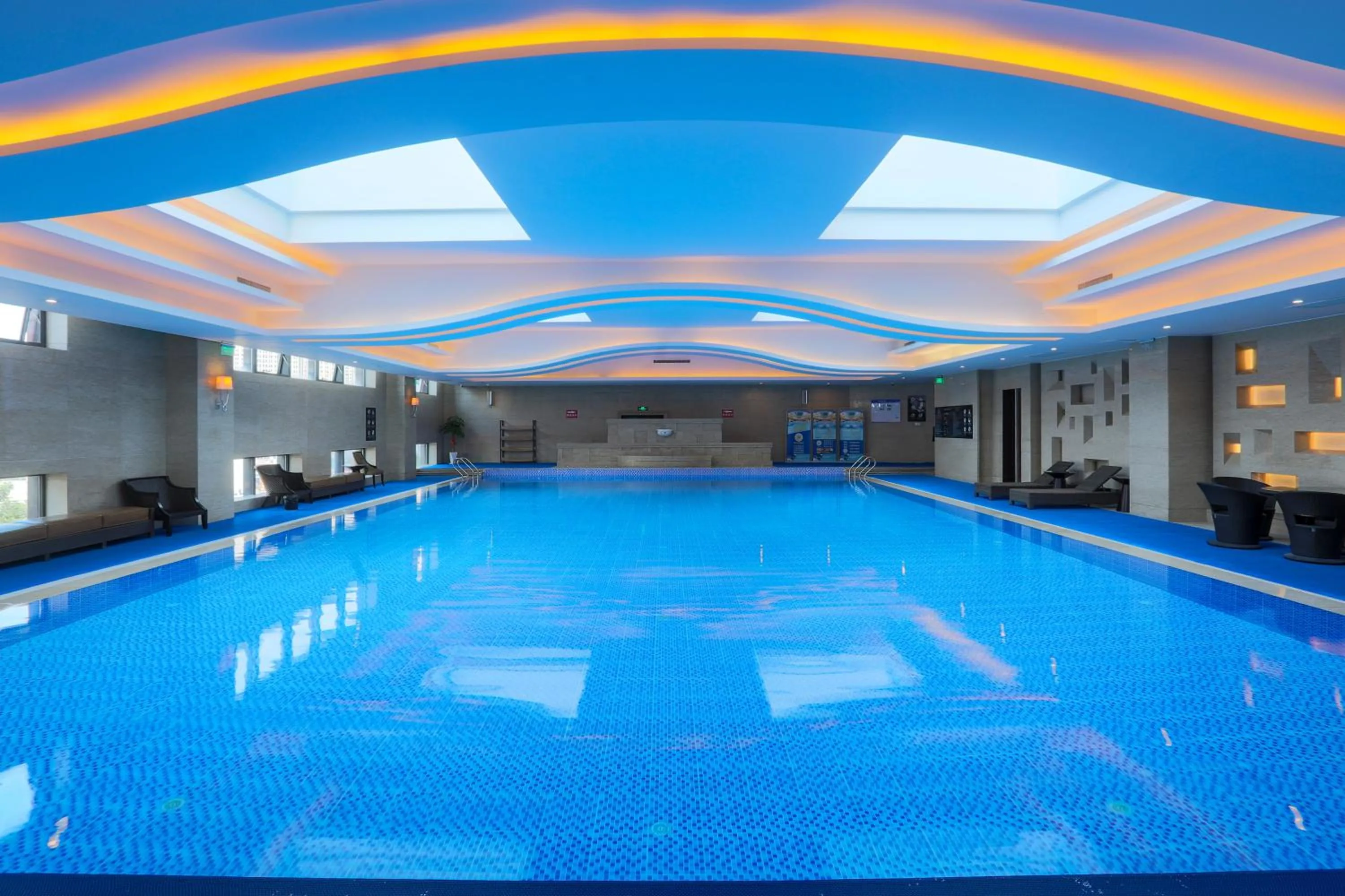 Swimming pool in Changzhou Yuanzhou Hotel