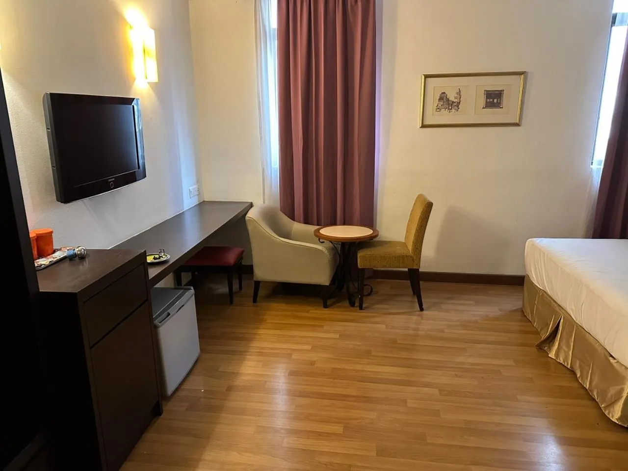 Seating area, Bed in Uptown Chinatown