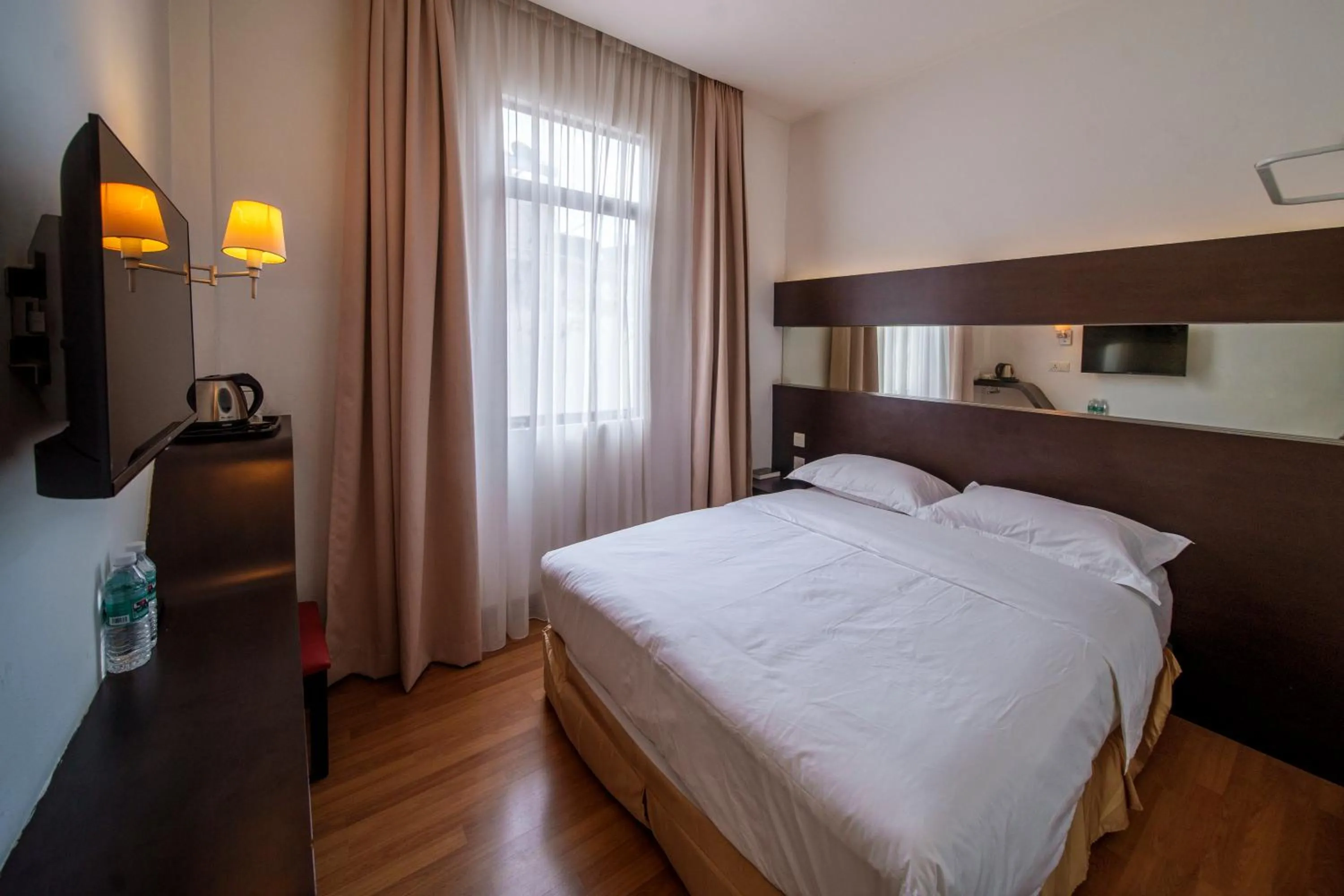 Bed in Uptown Chinatown