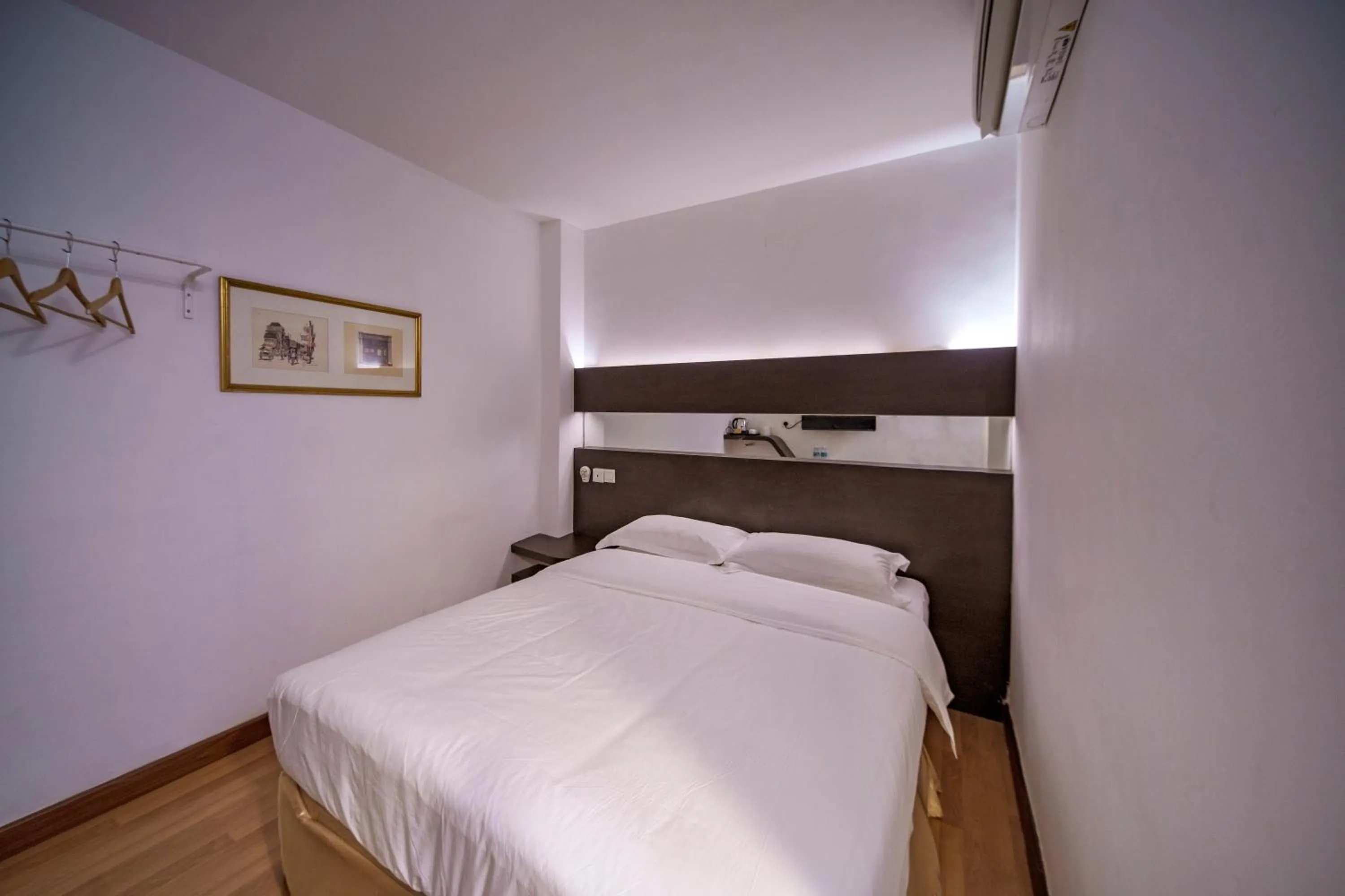 Bed in Uptown Chinatown