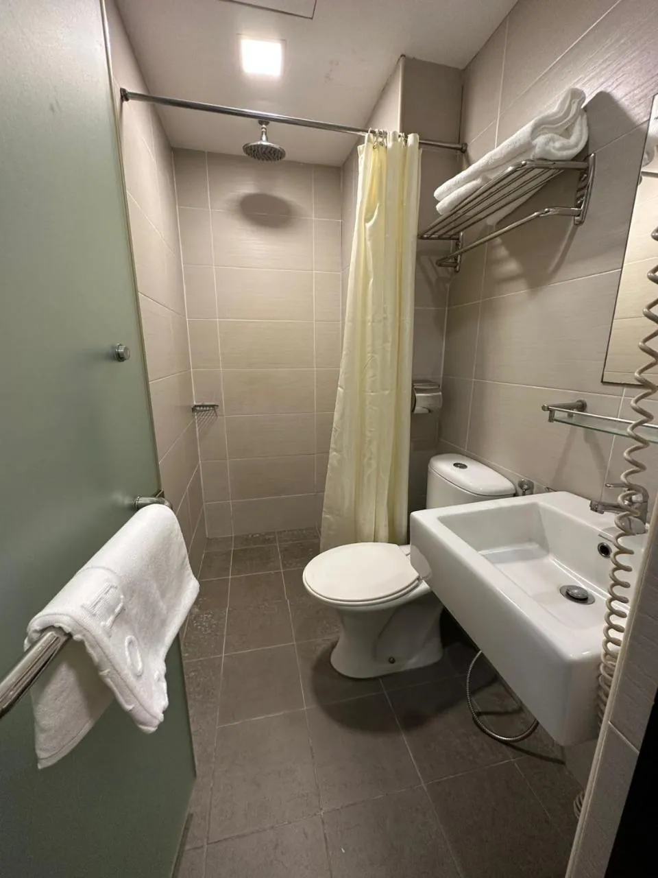 Shower in Uptown Chinatown