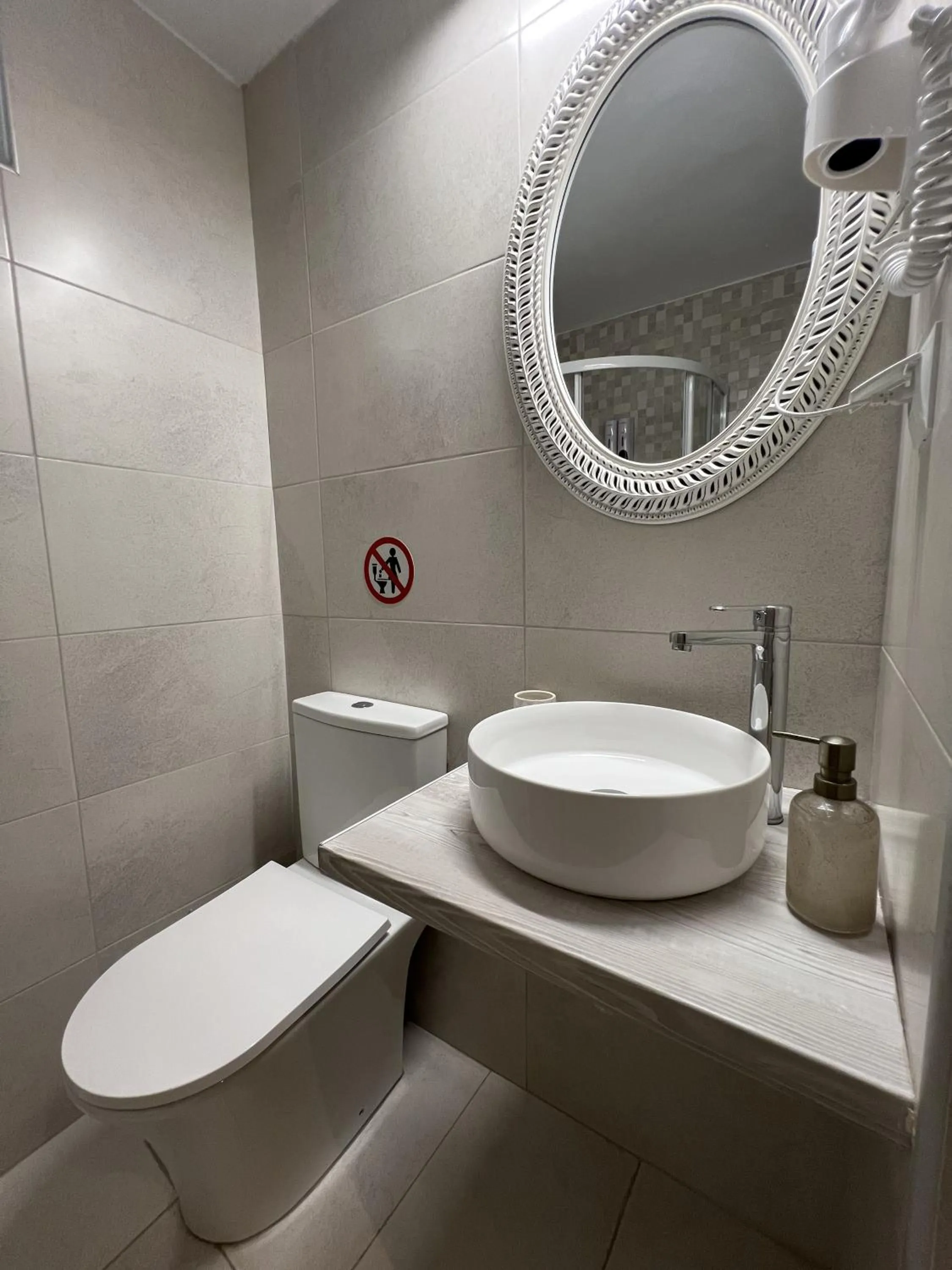 Bathroom in Elefsinian Mysteries Apartments