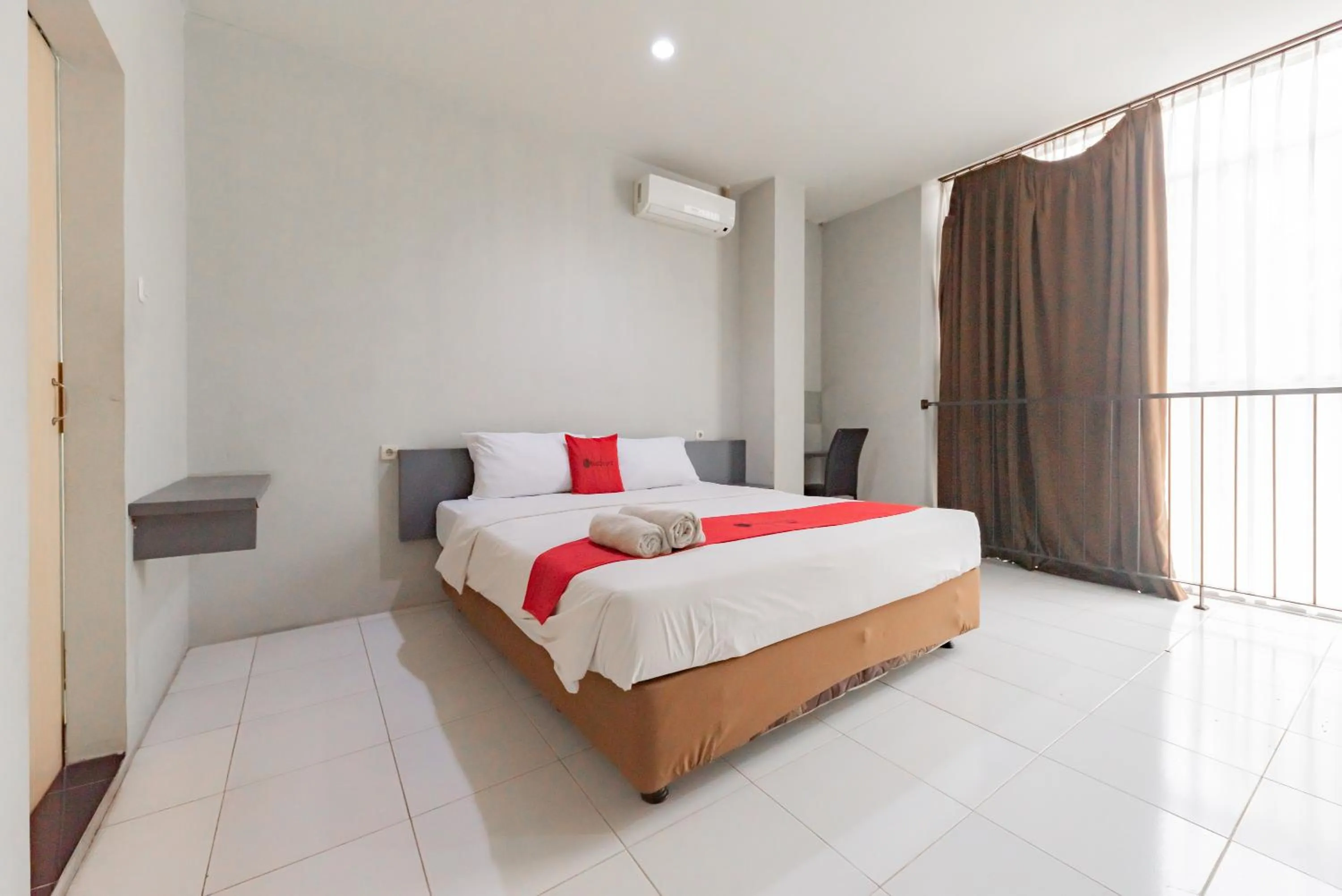 Bedroom, Bed in RedDoorz @ Pelajar Pejuang 3