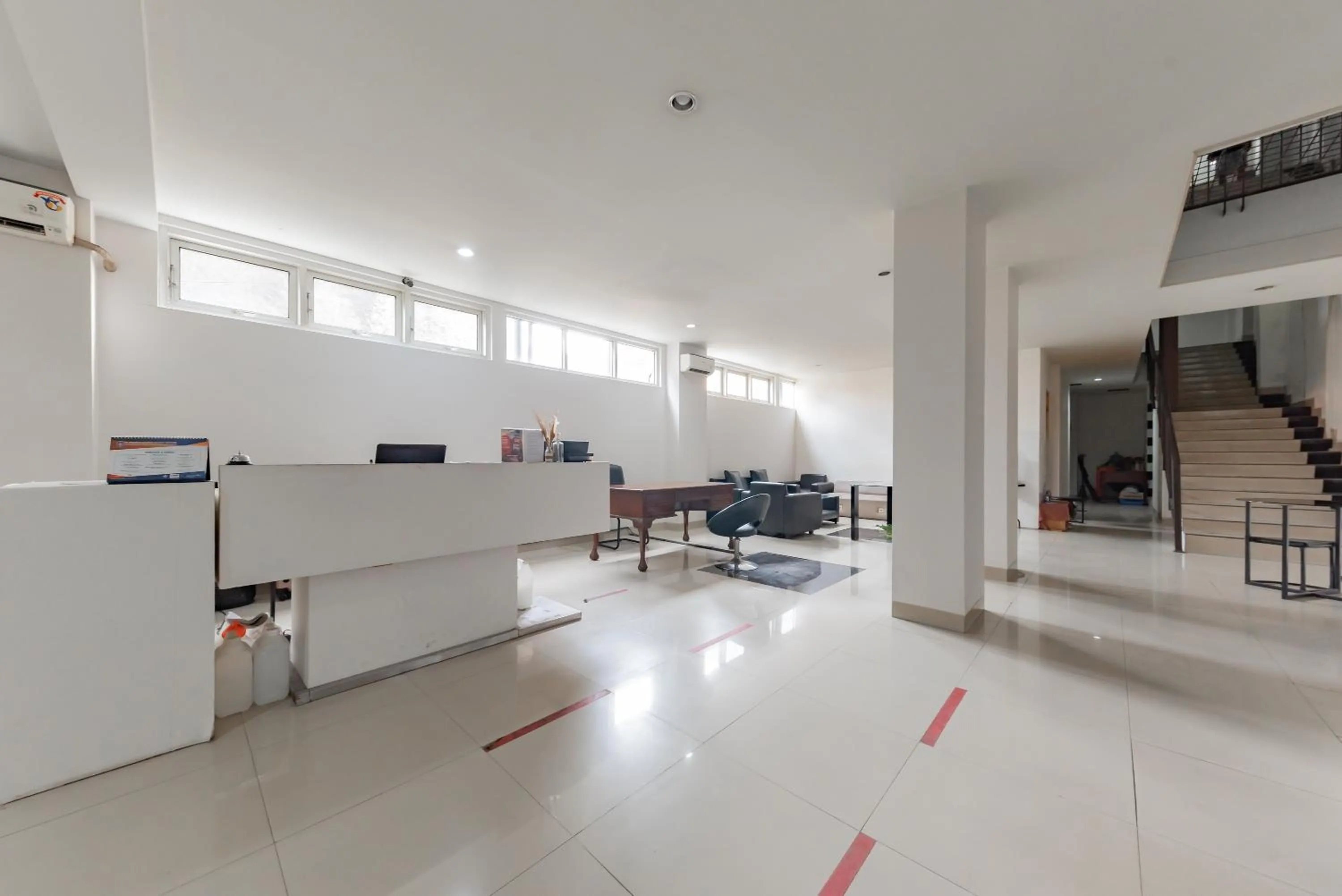 Lobby or reception in RedDoorz @ Pelajar Pejuang 3