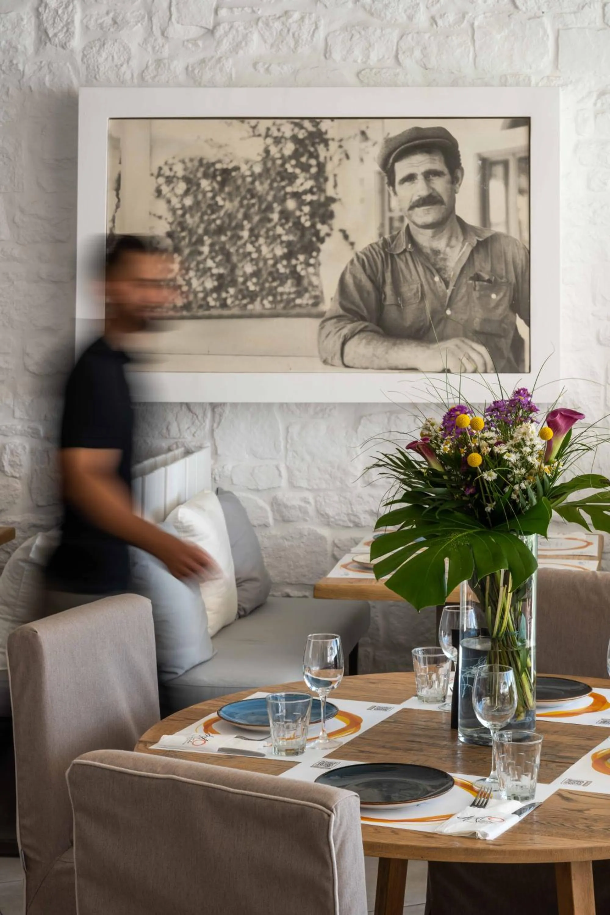 Restaurant/places to eat in Argo Hotel