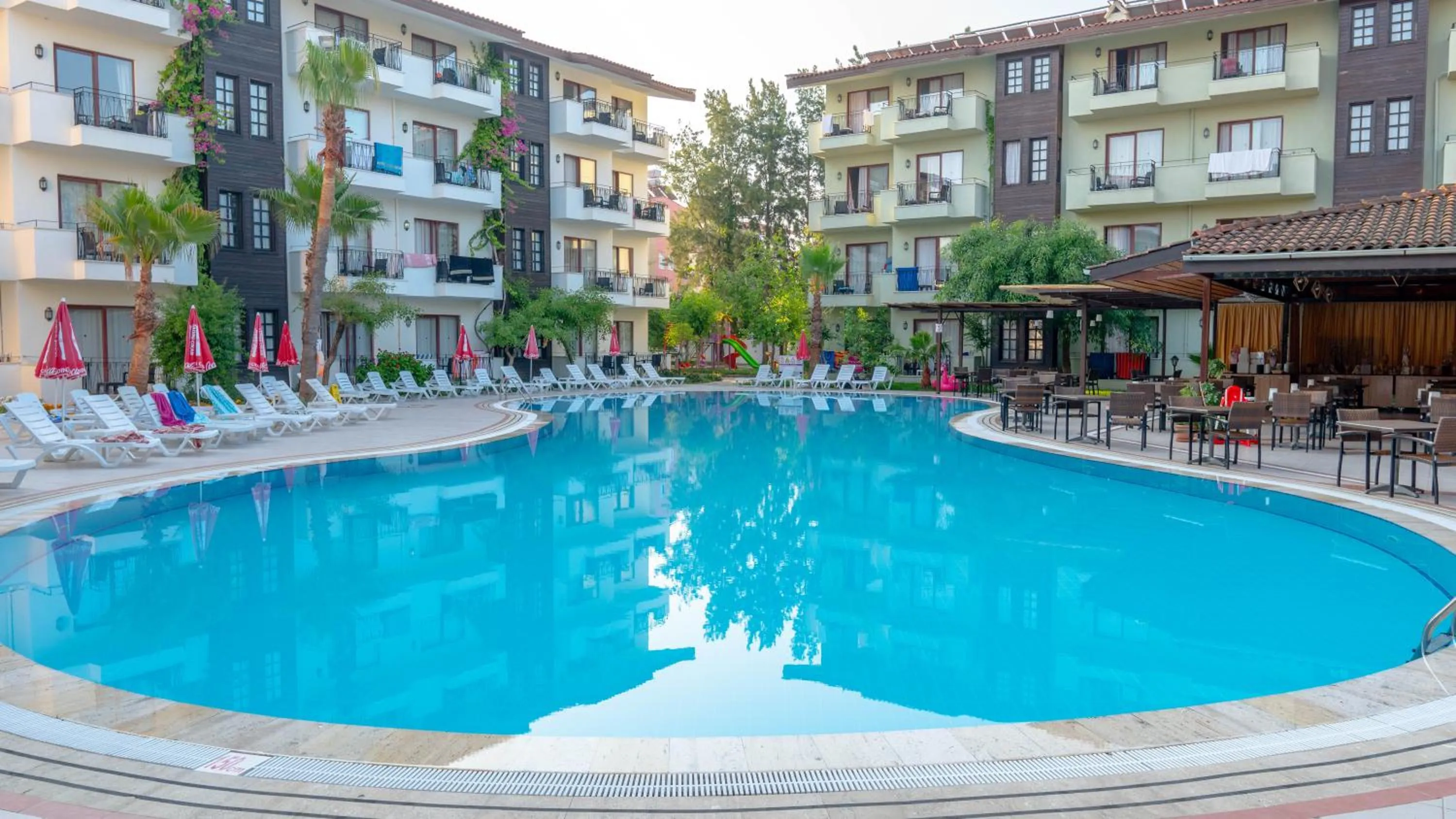 Day in LEMAS SUITE HOTEL