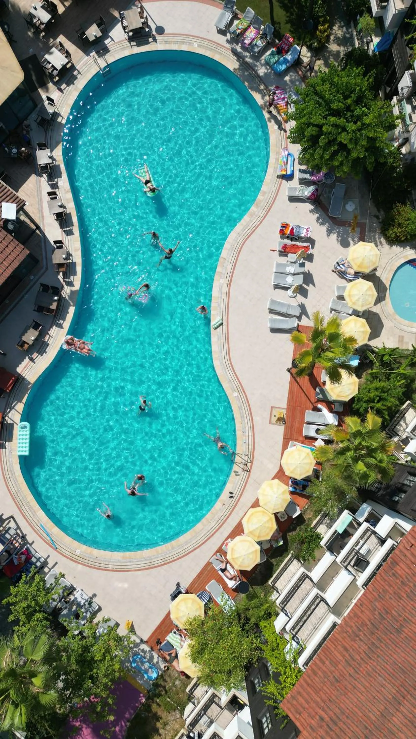 Day in LEMAS SUITE HOTEL