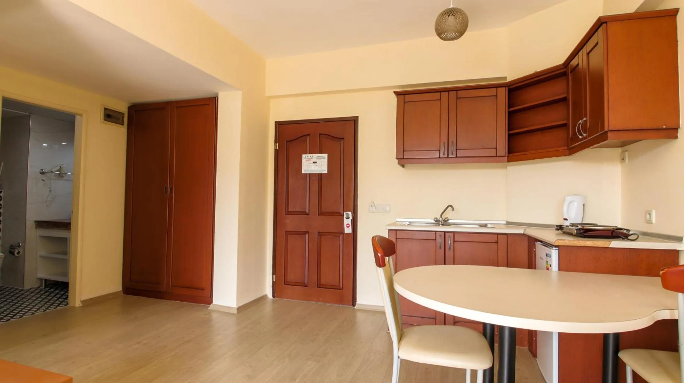 Kitchen or kitchenette in LEMAS SUITE HOTEL