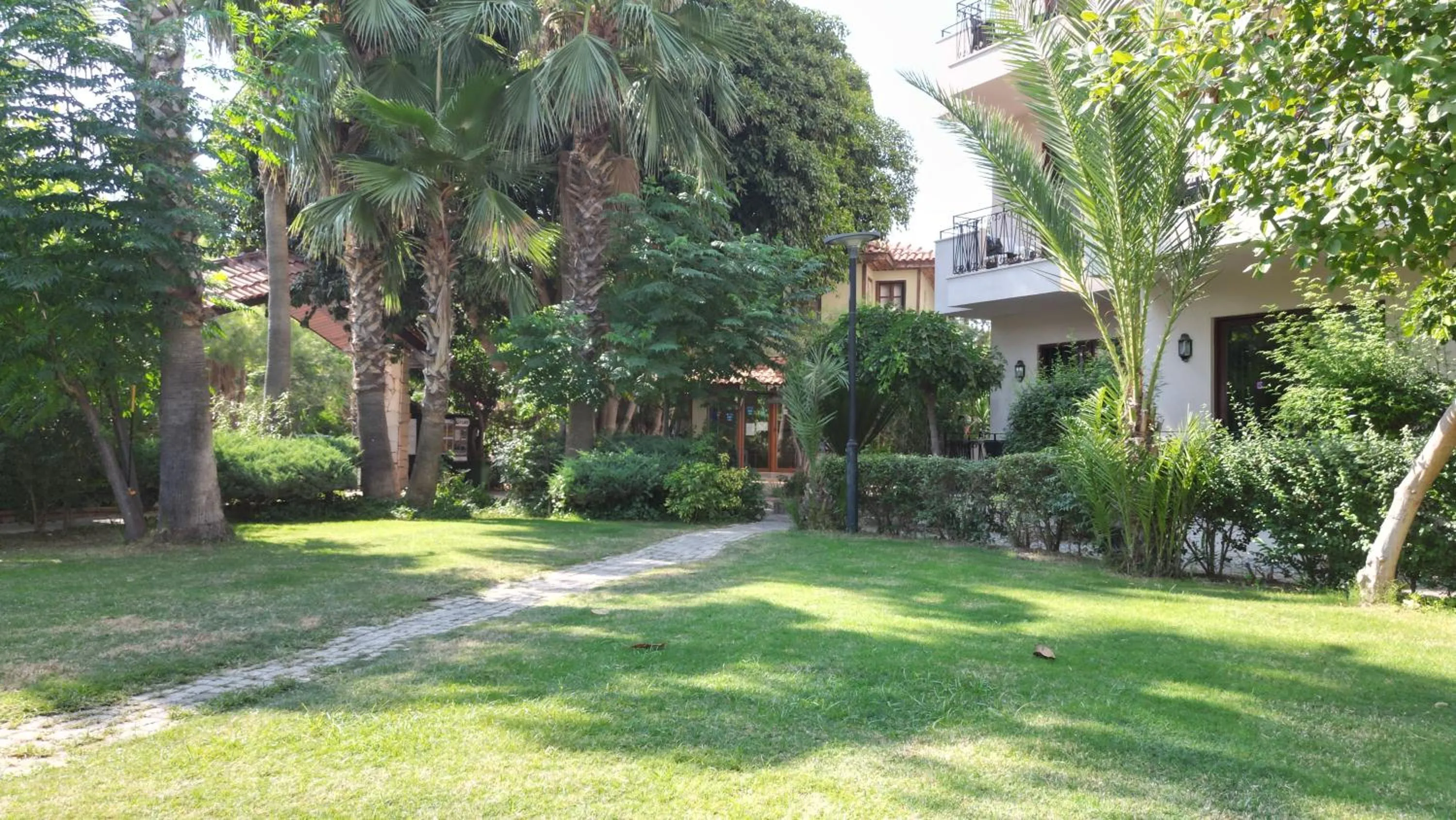 Day in LEMAS SUITE HOTEL