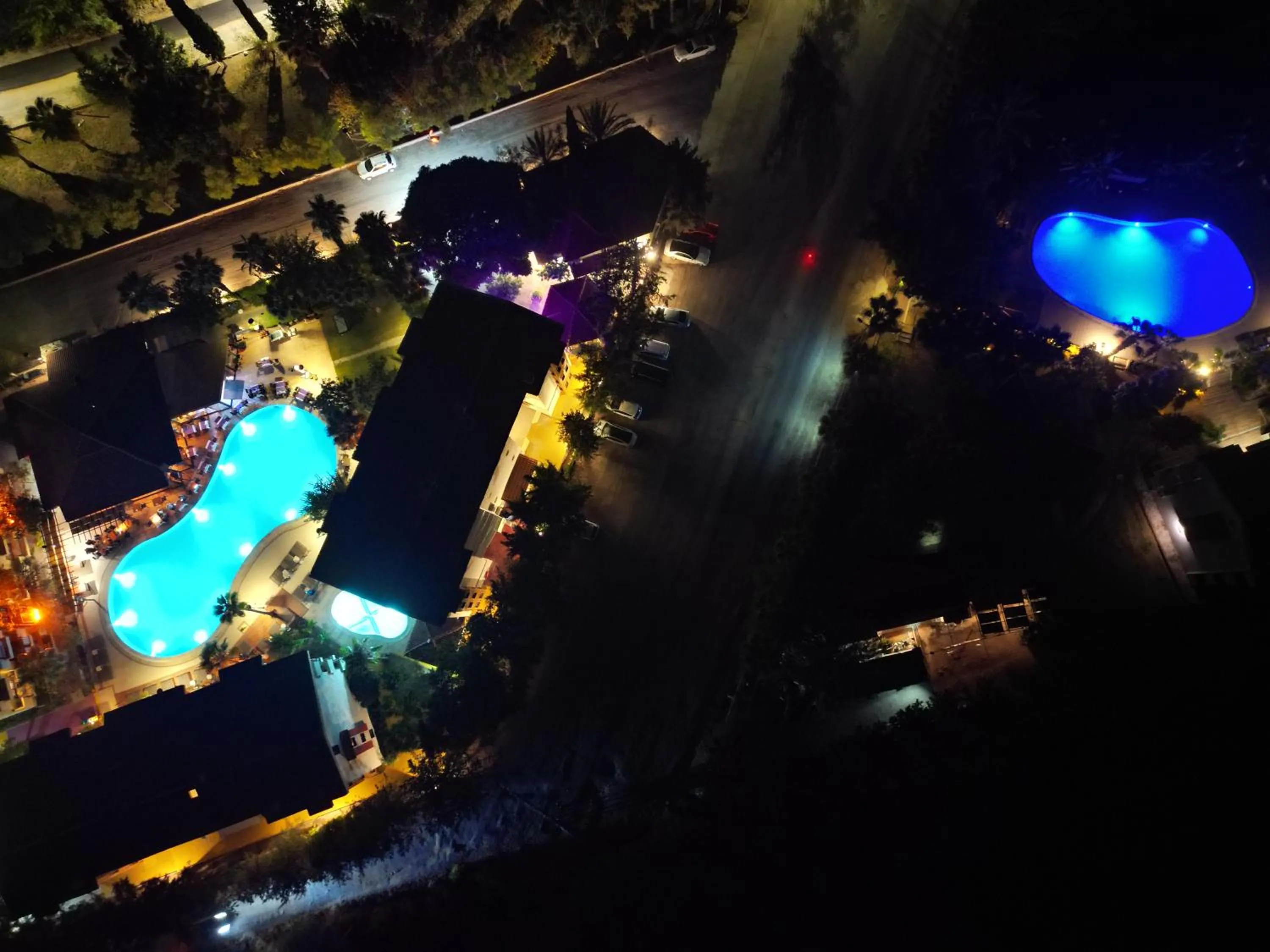 Night in LEMAS SUITE HOTEL