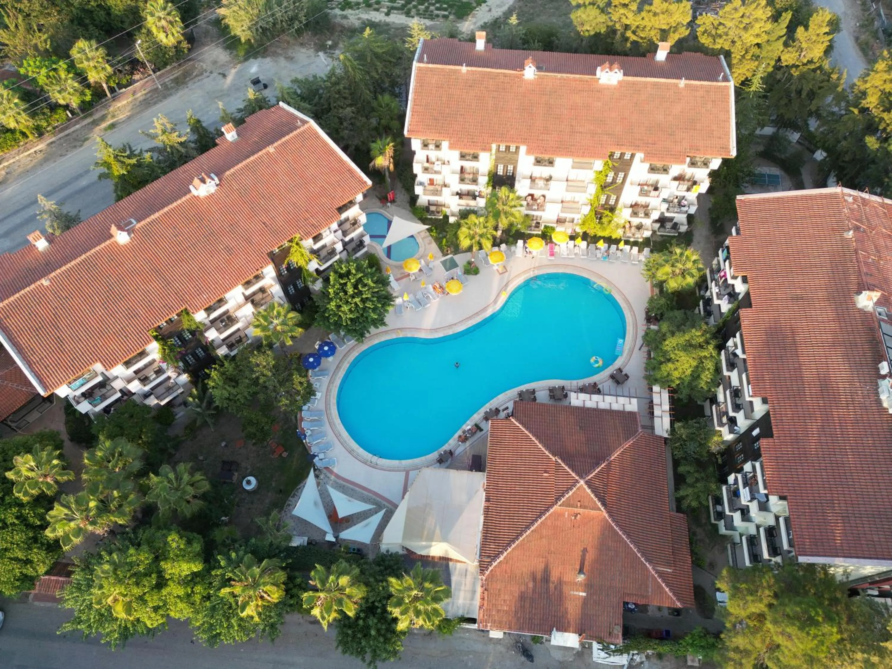 Day in LEMAS SUITE HOTEL