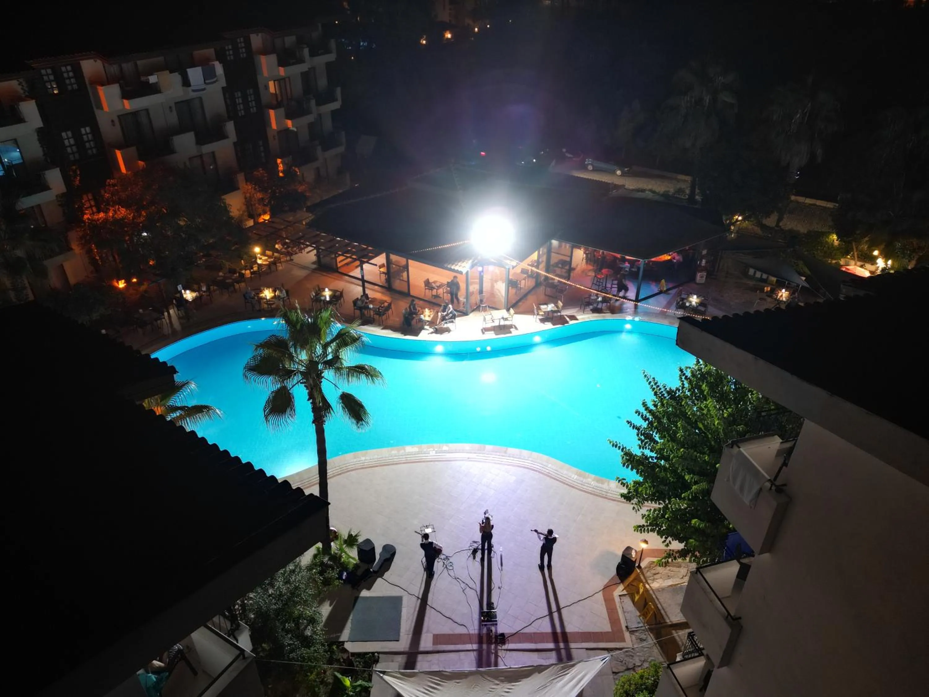 Night in LEMAS SUITE HOTEL