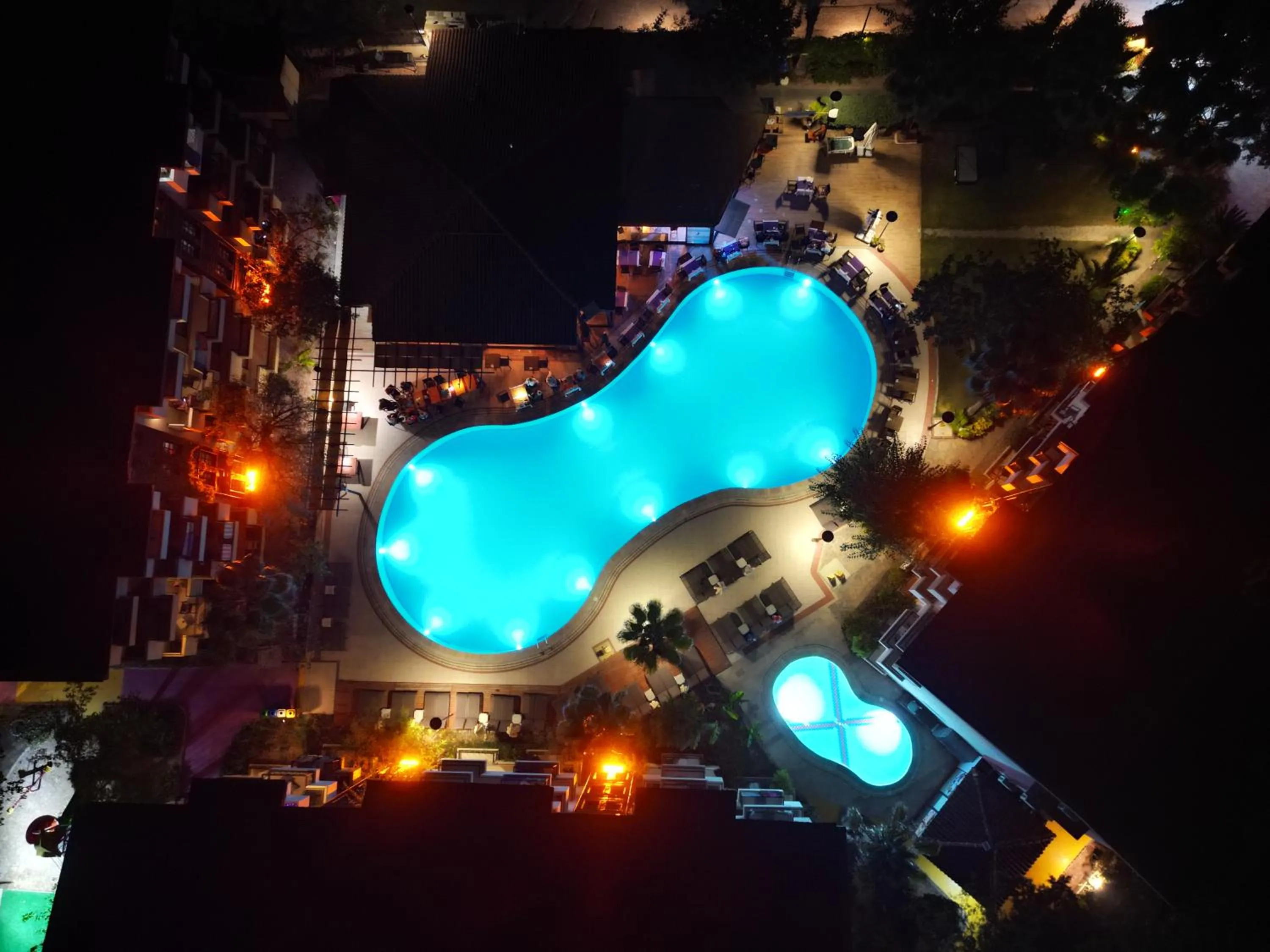 Night in LEMAS SUITE HOTEL