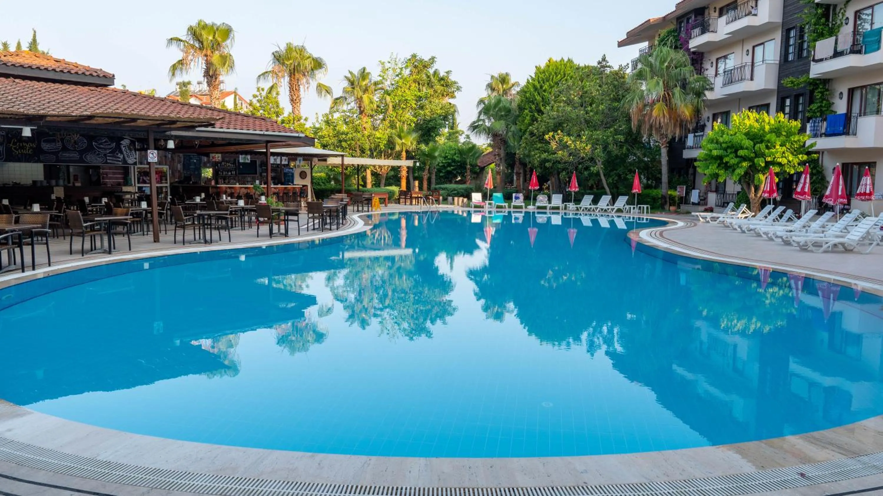 Day in LEMAS SUITE HOTEL