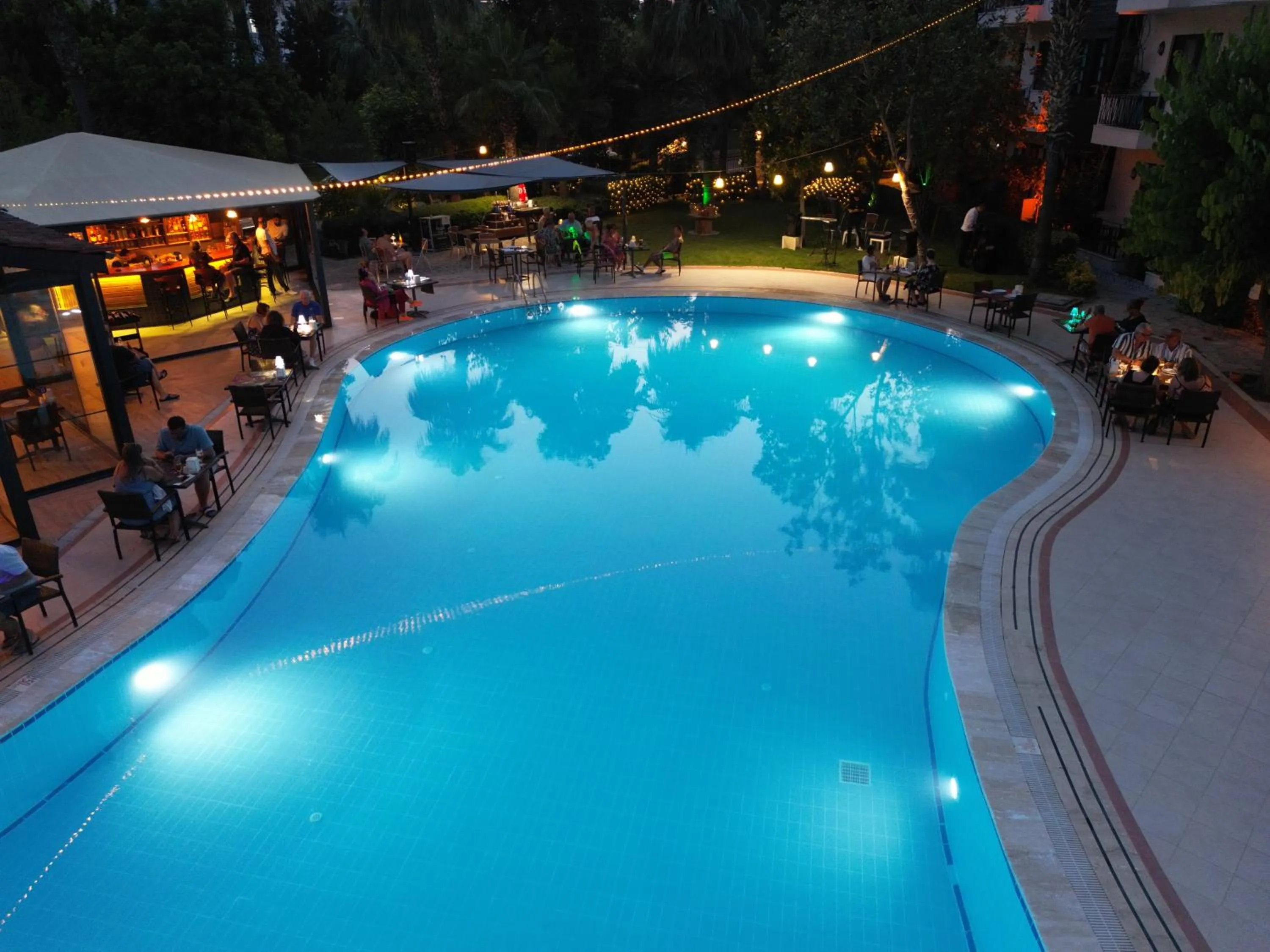 Night in LEMAS SUITE HOTEL