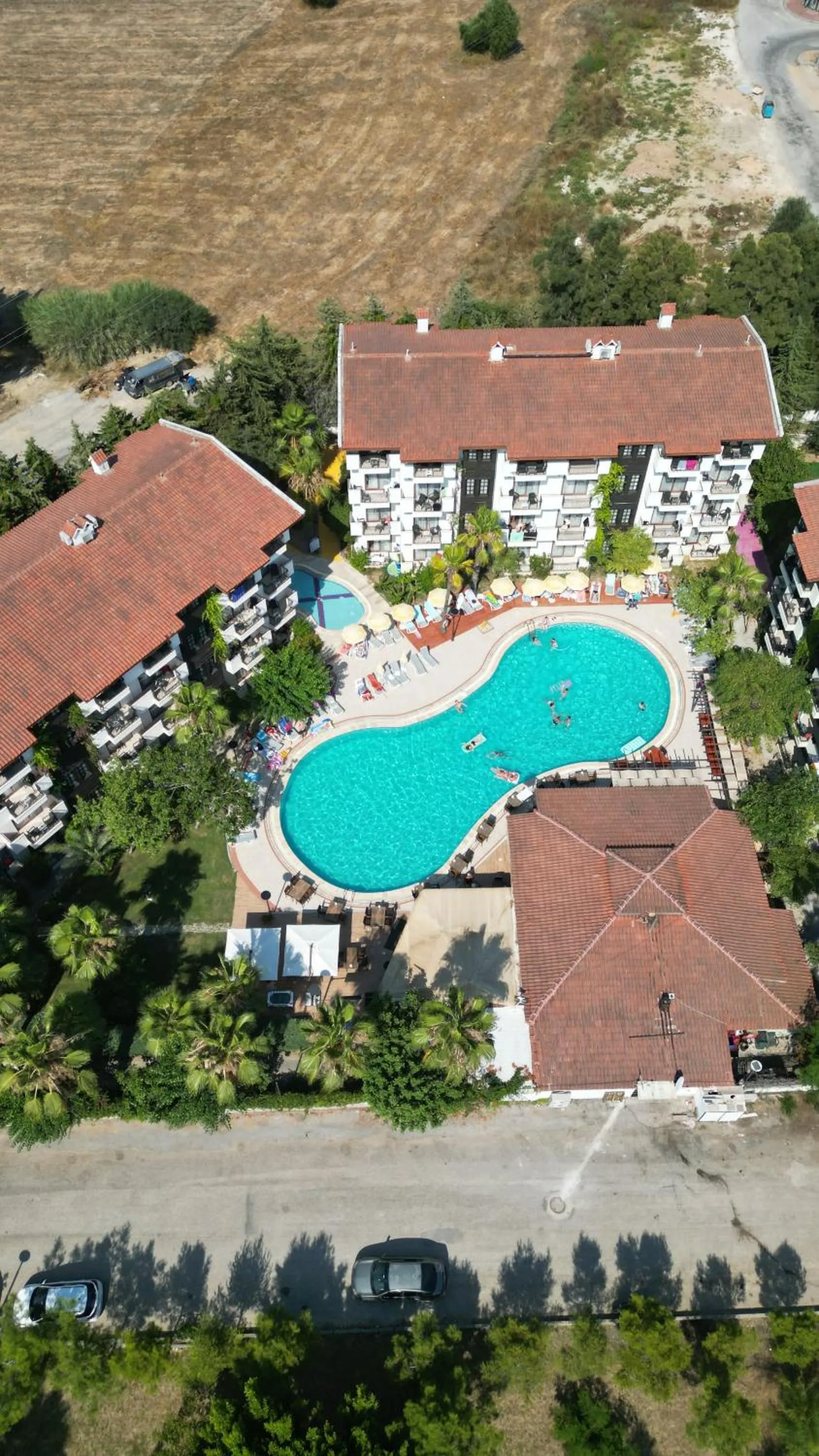 Day in LEMAS SUITE HOTEL